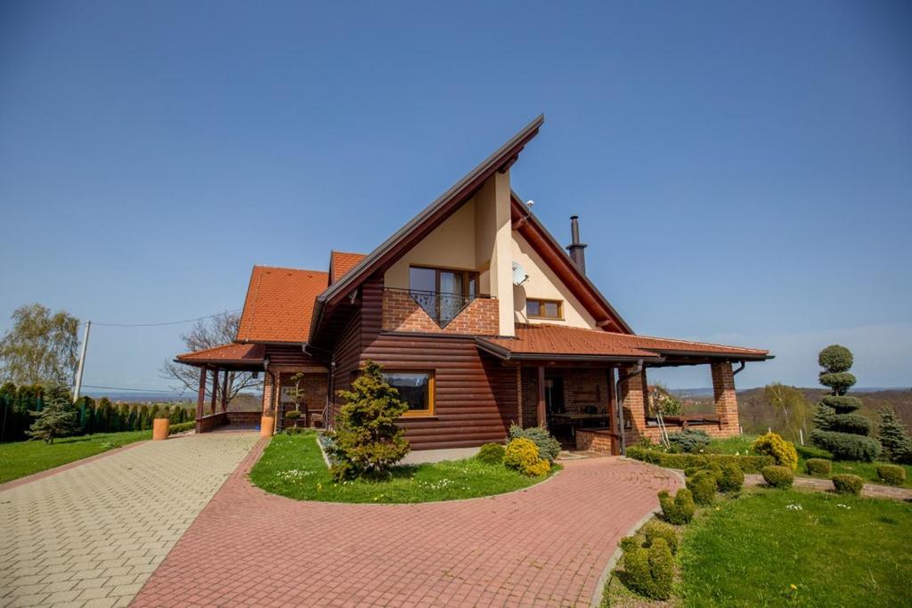 Three-Bedroom House - Photo 7
