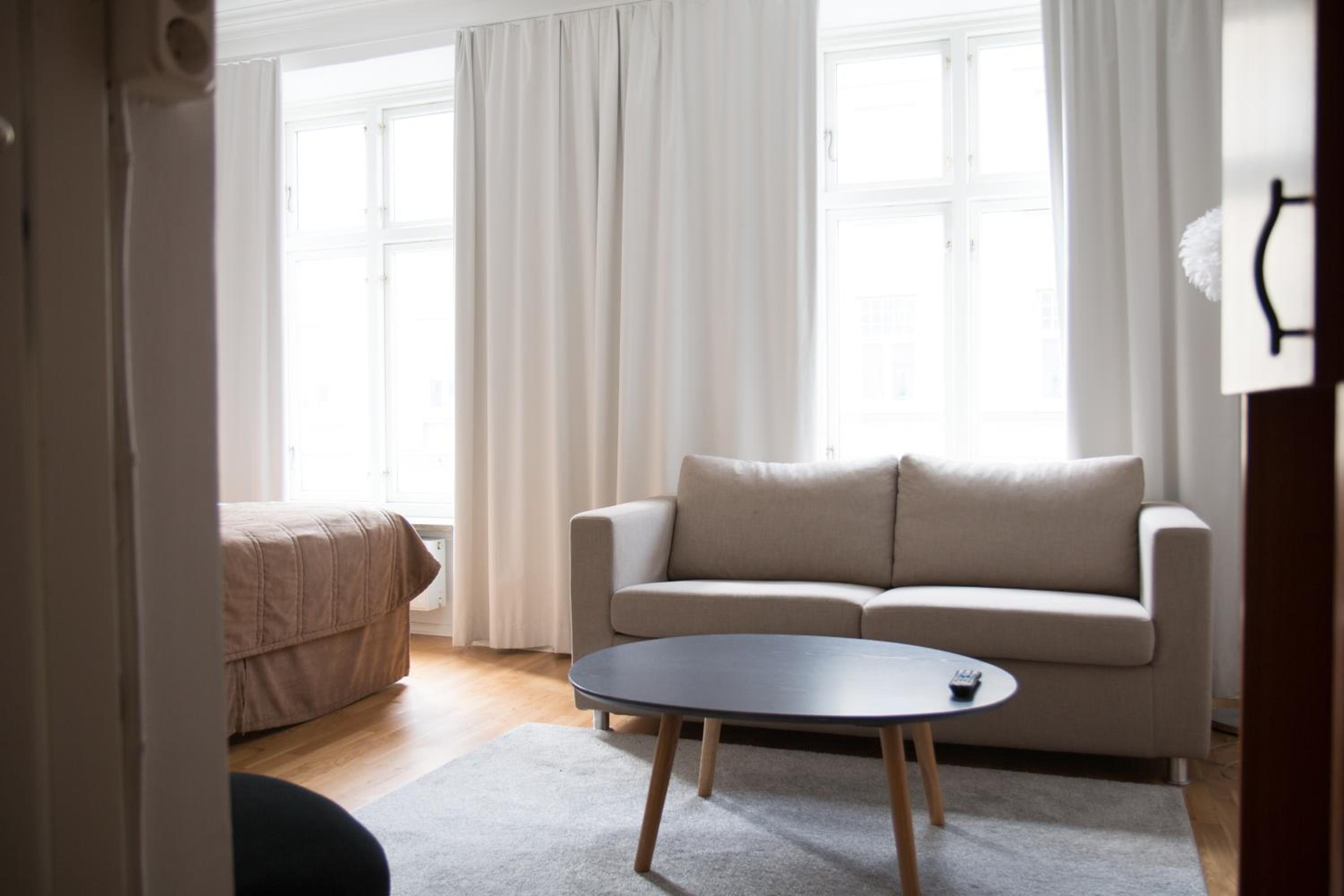 Superior King Room - Photo 12