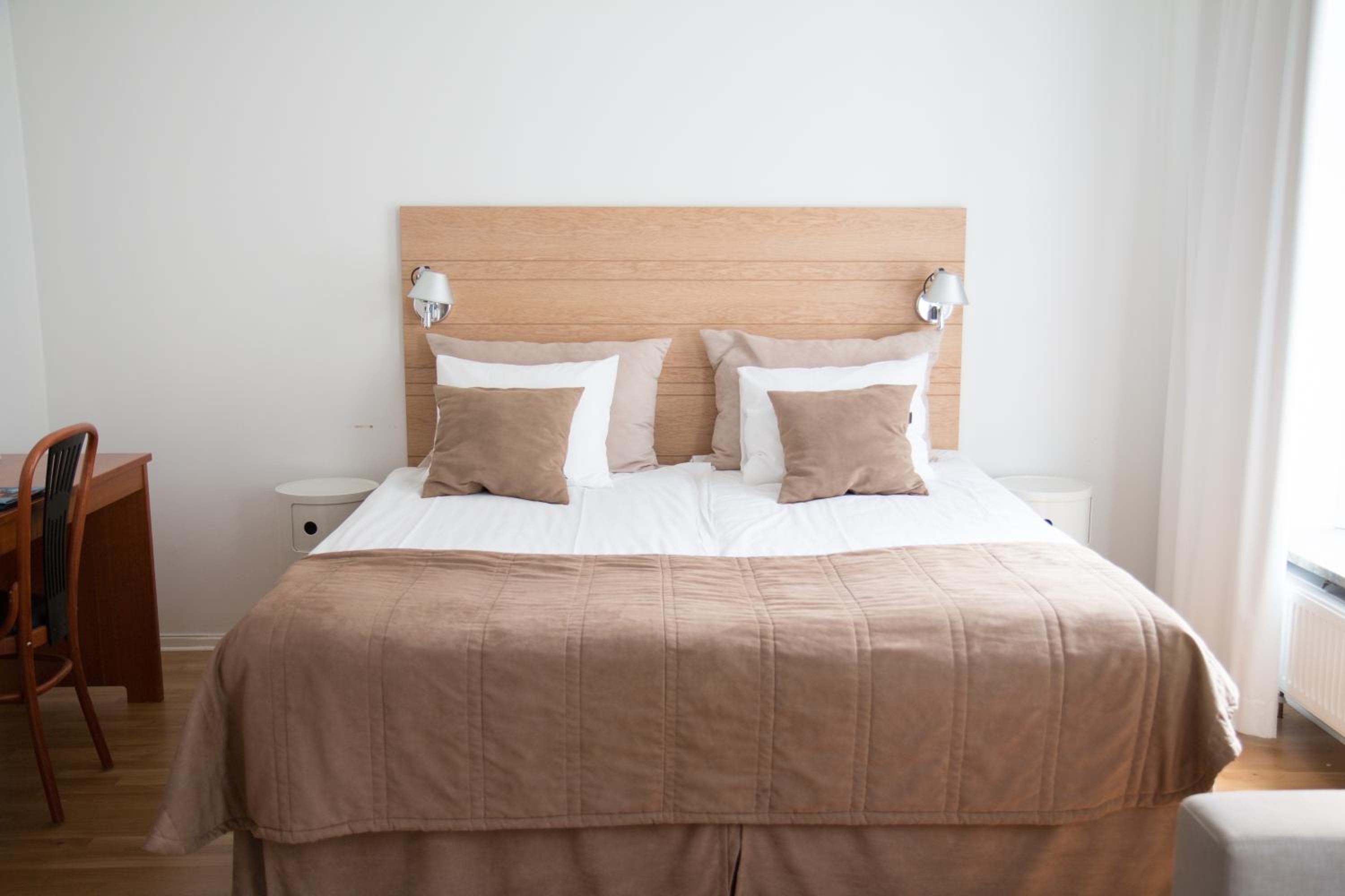 Superior King Room - Photo 13