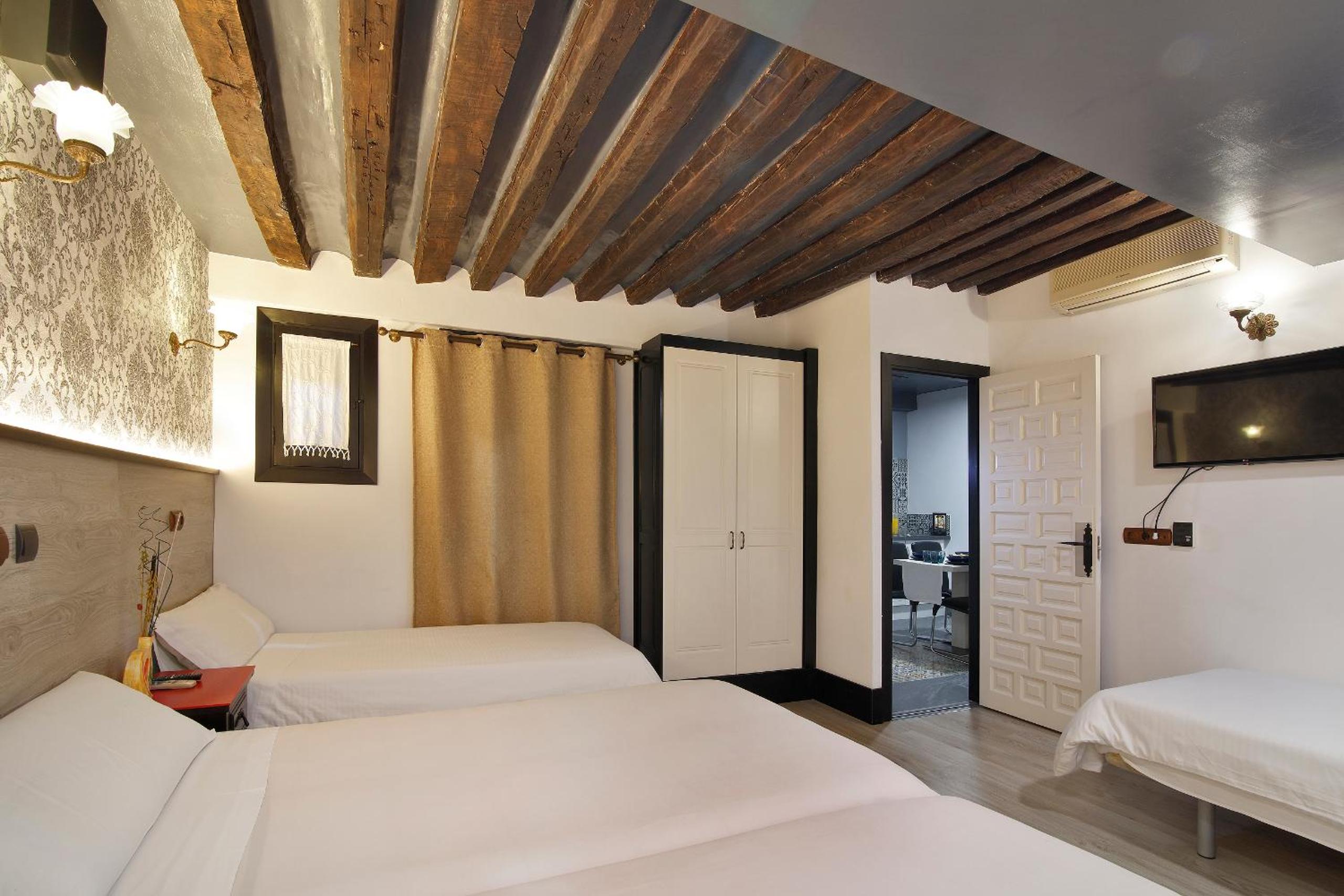 Two-Bedroom Apartment (6 Adults) photo 2