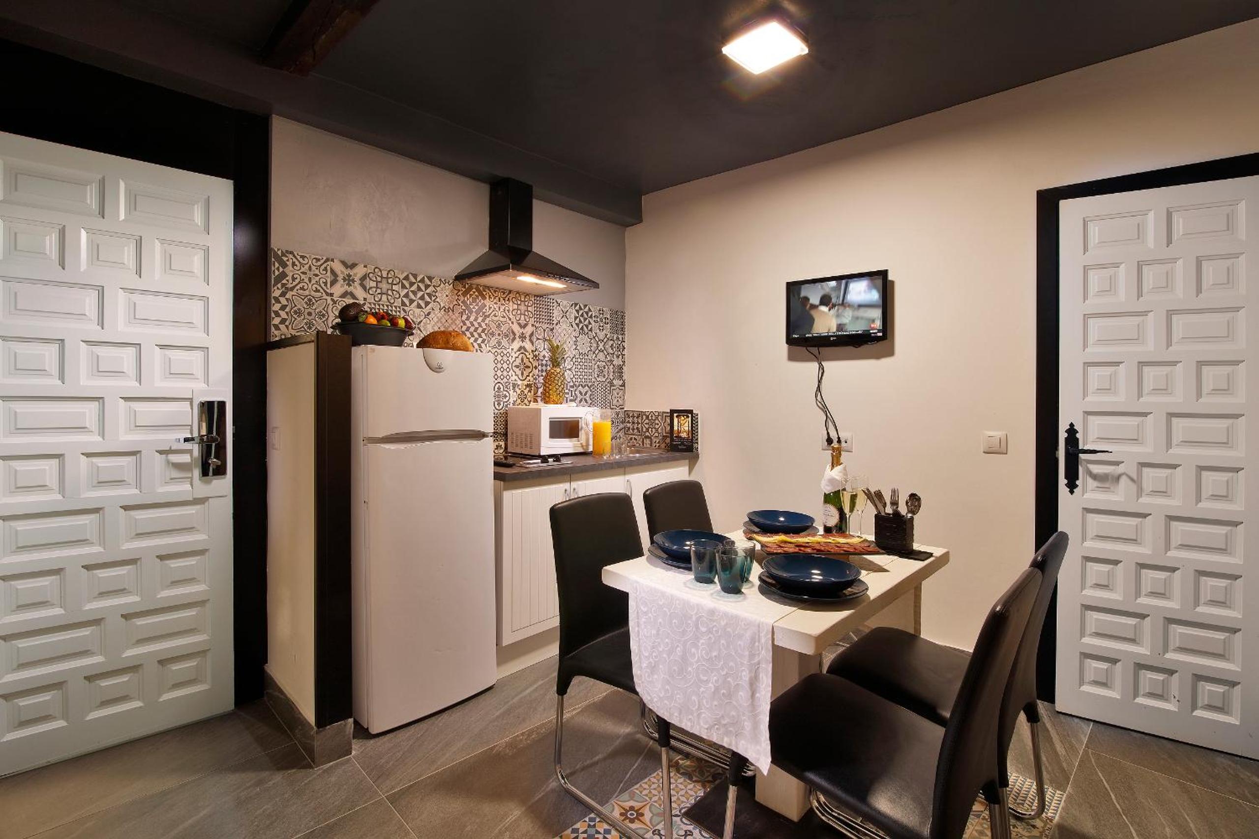 Two-Bedroom Apartment (5 Adults) photo 2