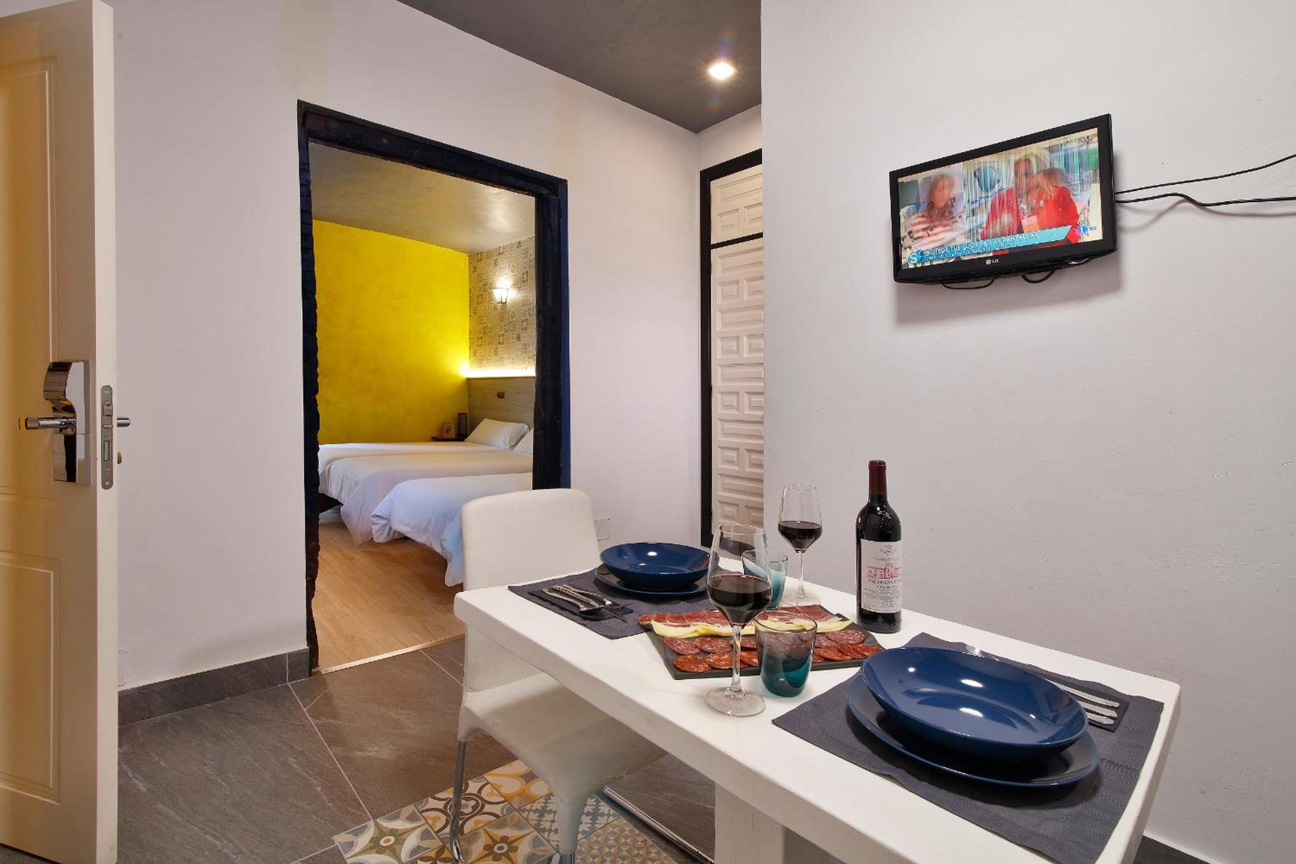 Apartment with Balcony (3 Adults) photo 3