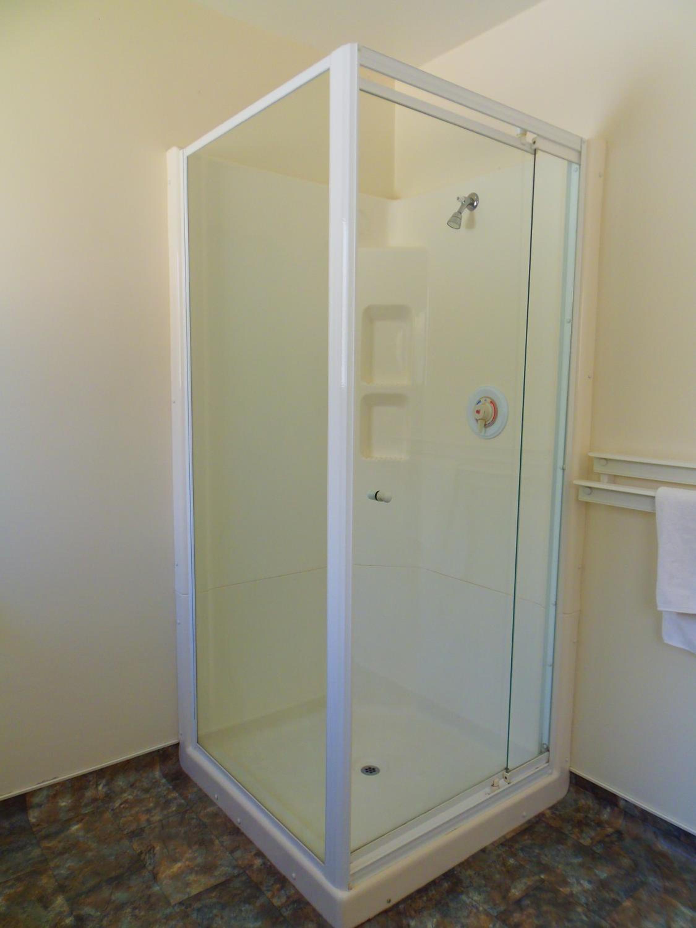 One-Bedroom Apartment - Photo 3