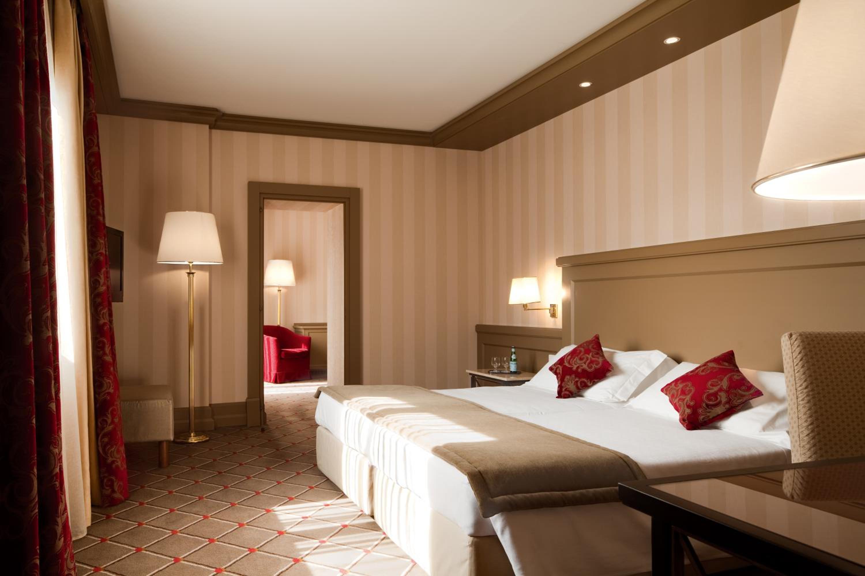 Suite - Photo 1