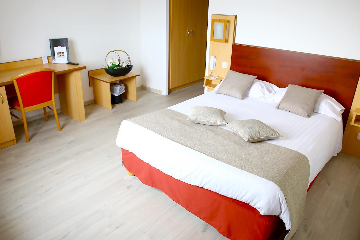 Standard Double or Twin Room - City View photo 1