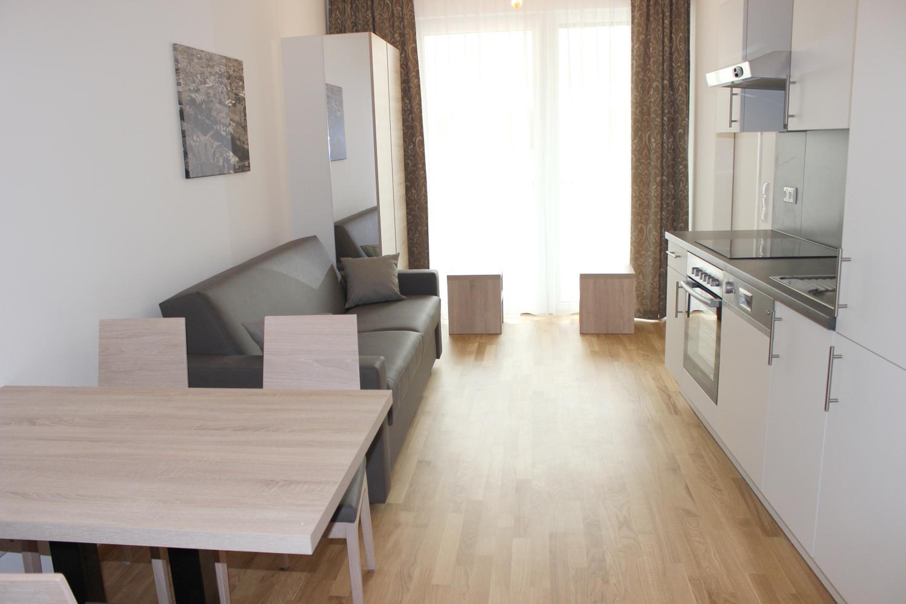 One Bedroom Apartment with Balcony - Photo 1