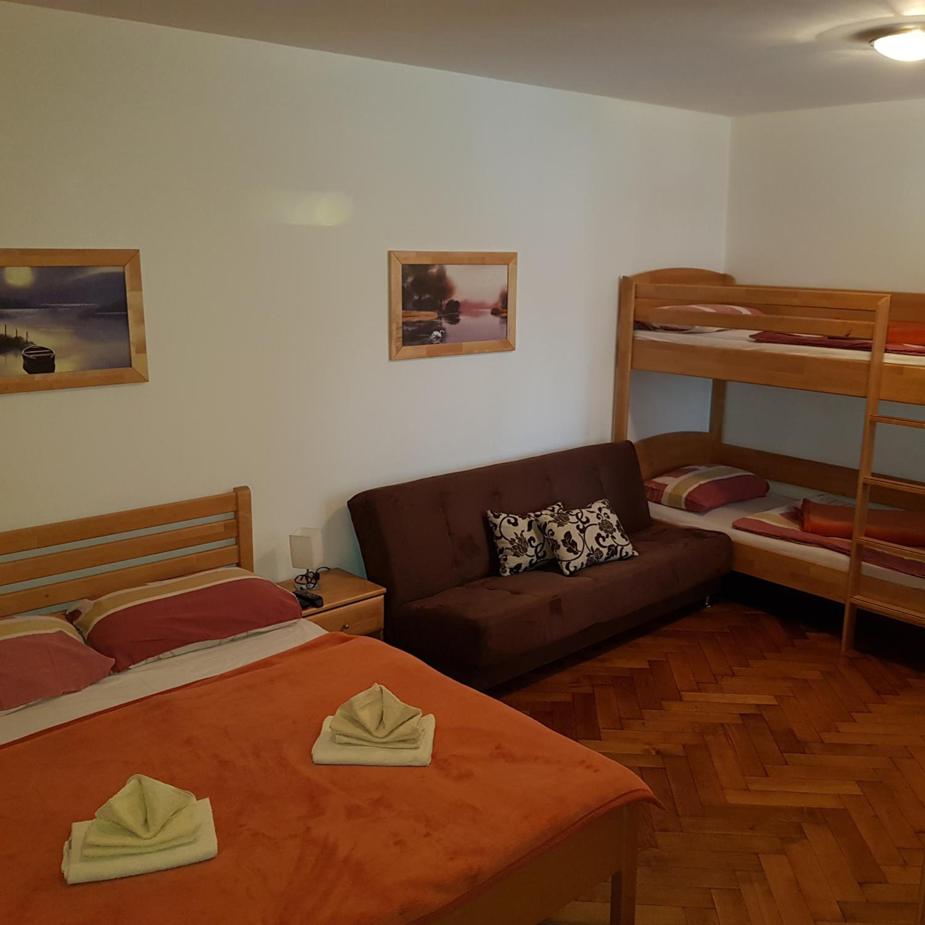 Standard Family Room - Photo 5
