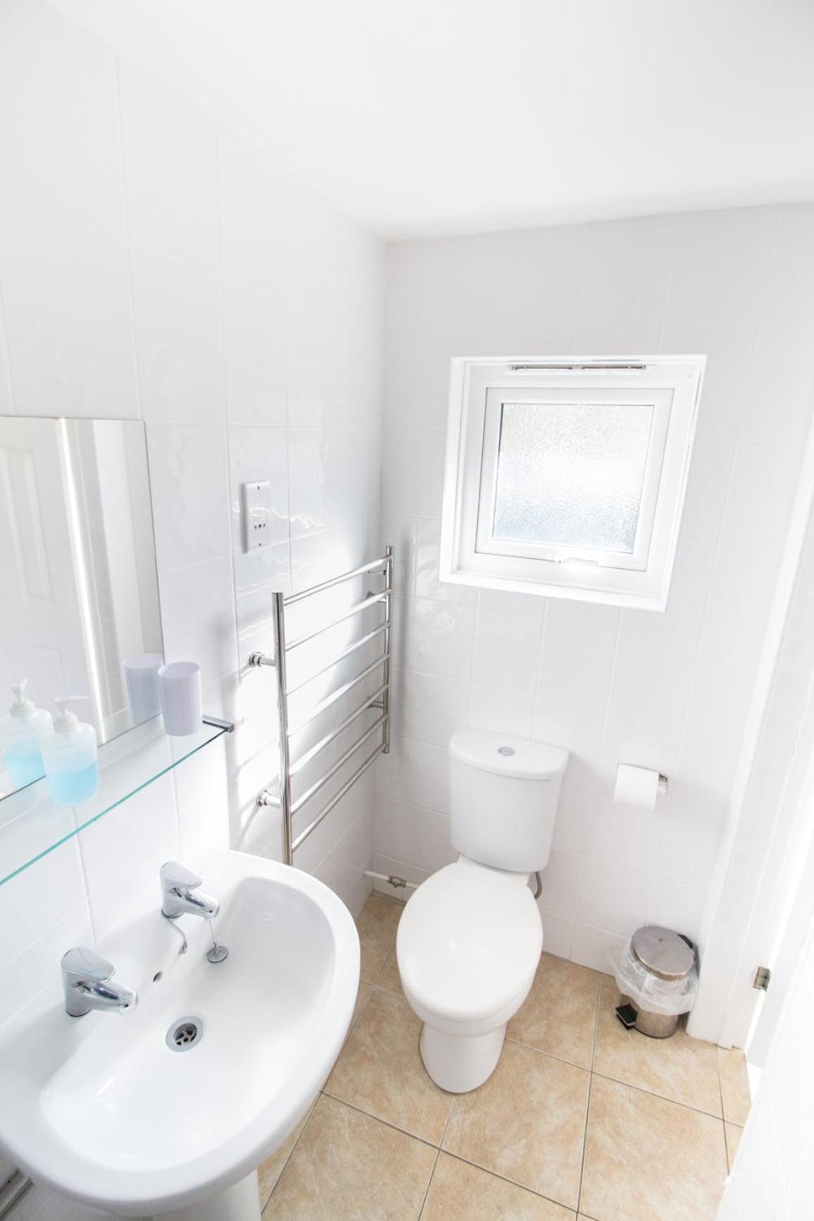 Two-Bedroom House - Photo 3