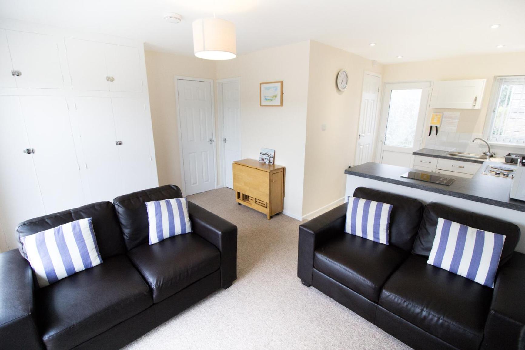 Two-Bedroom House - Photo 9