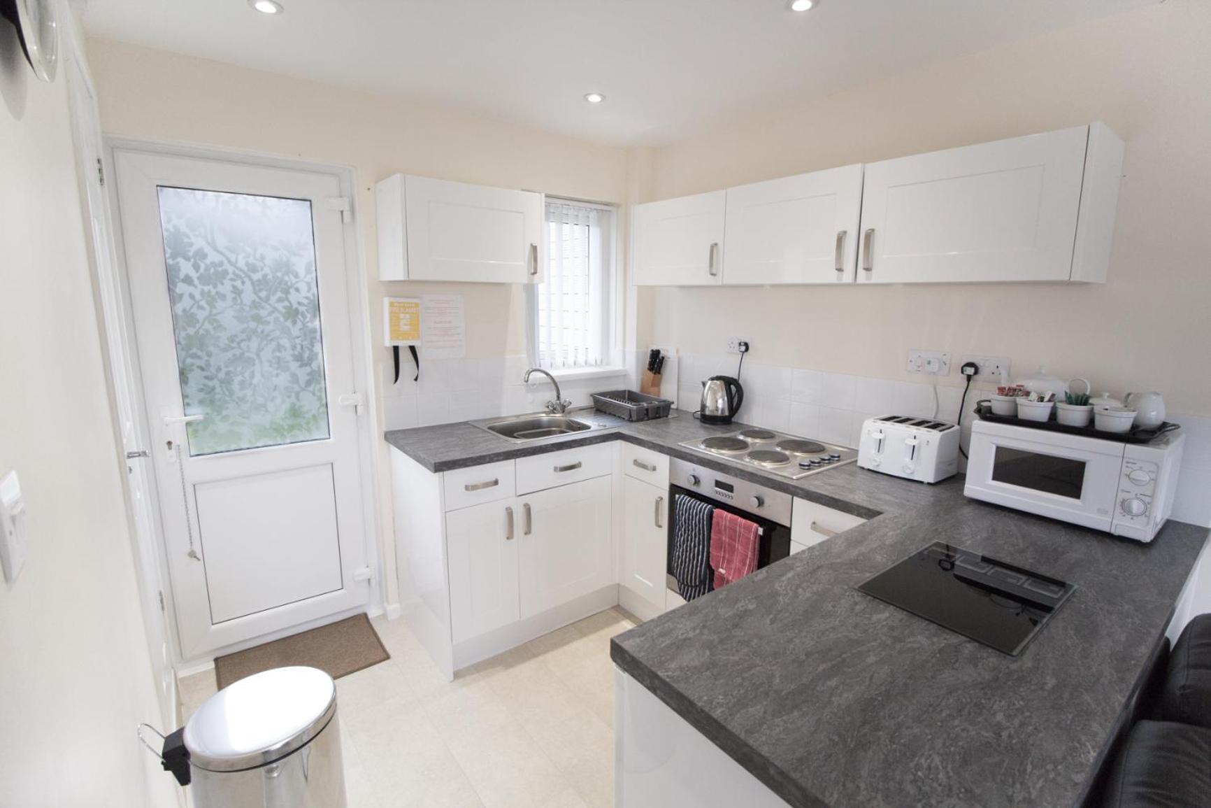 Two-Bedroom House - Photo 10