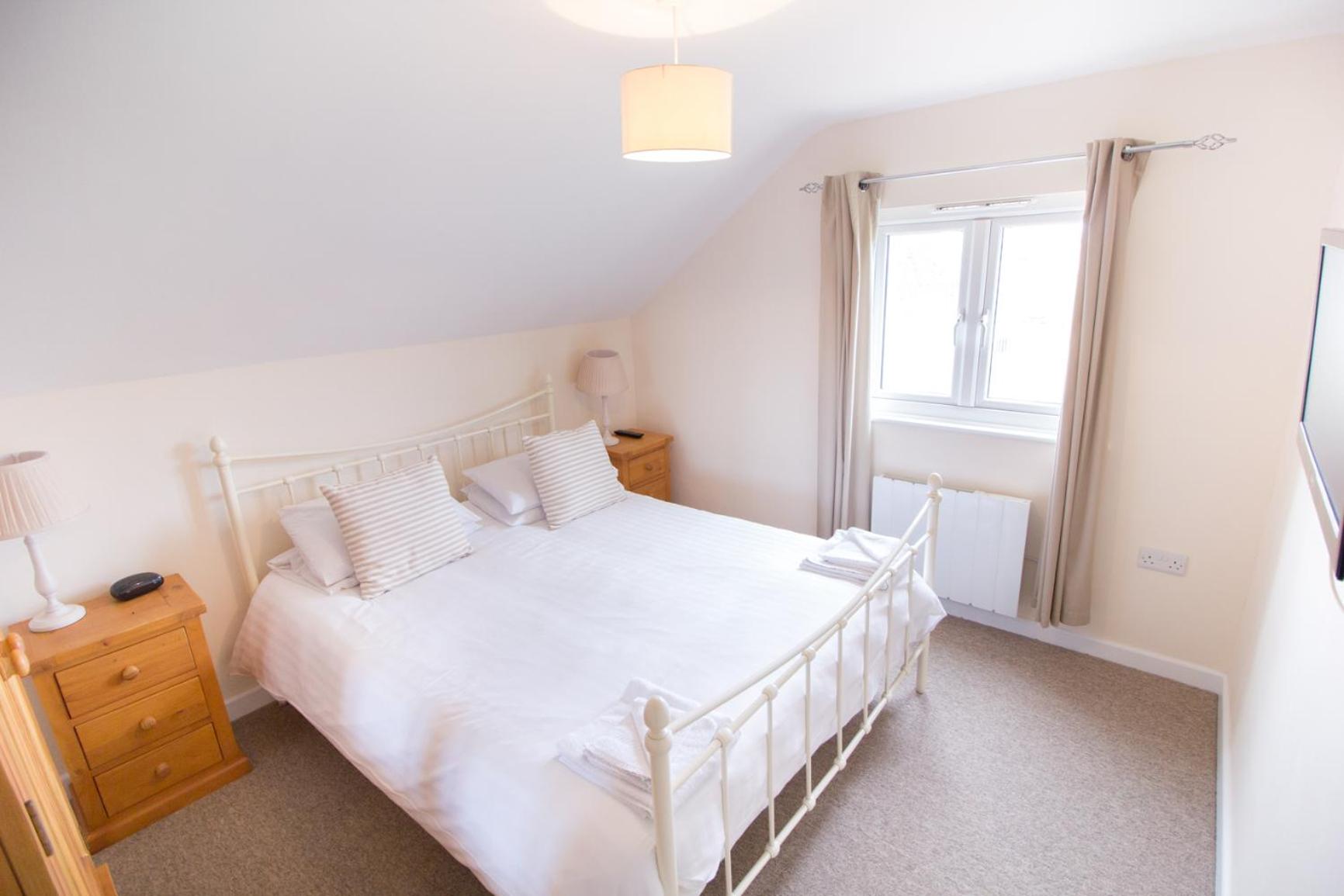Four-Bedroom House - Photo 11