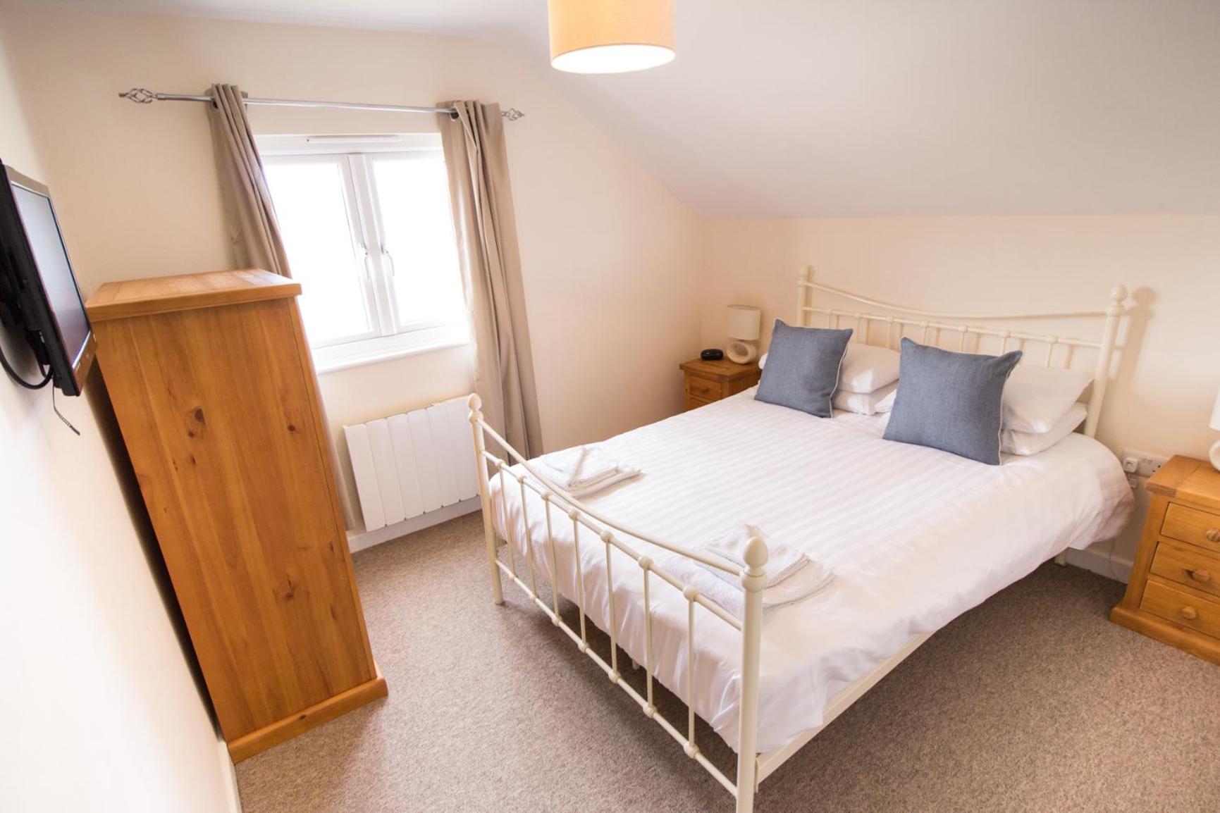 Four-Bedroom House - Photo 7