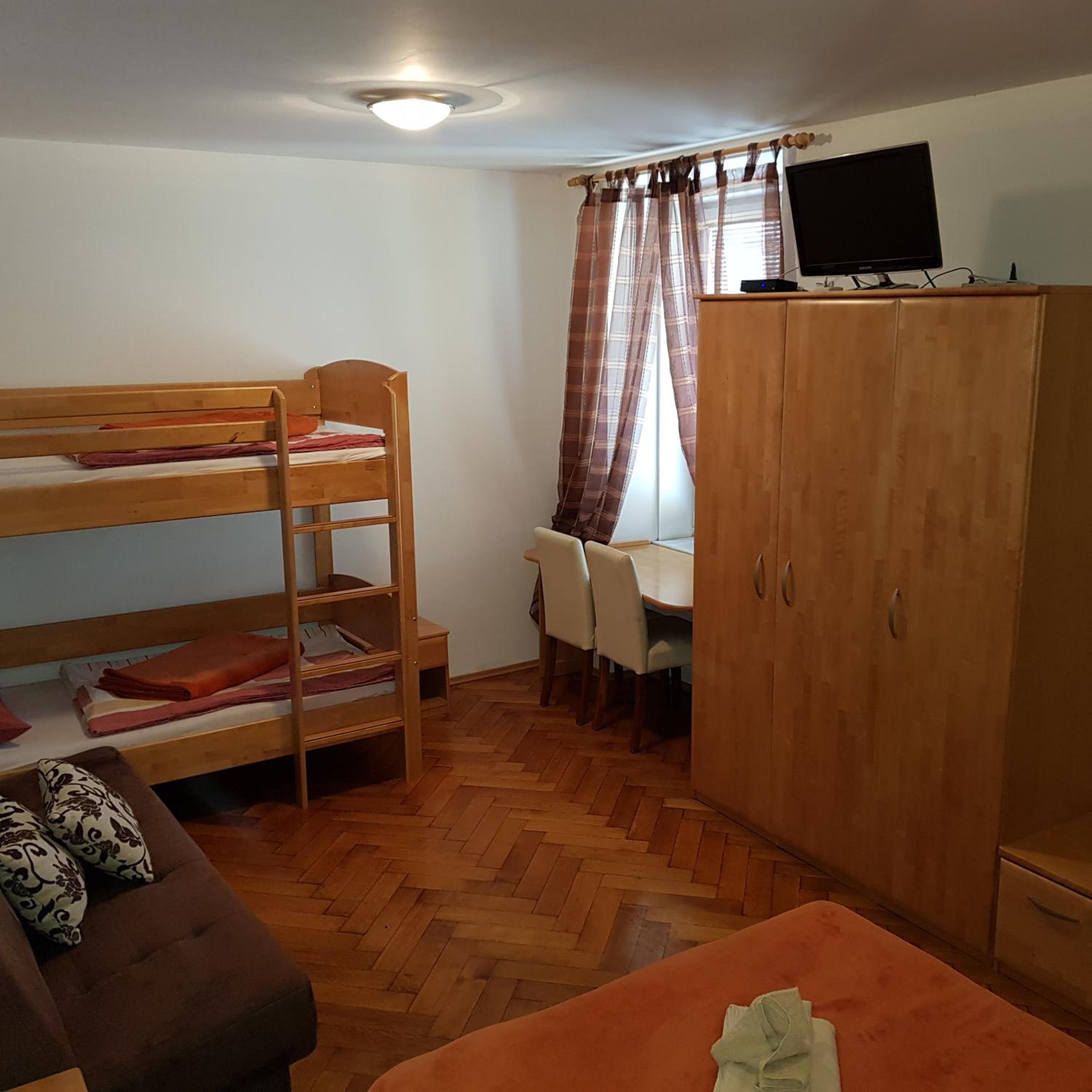 Standard Family Room - Photo 4