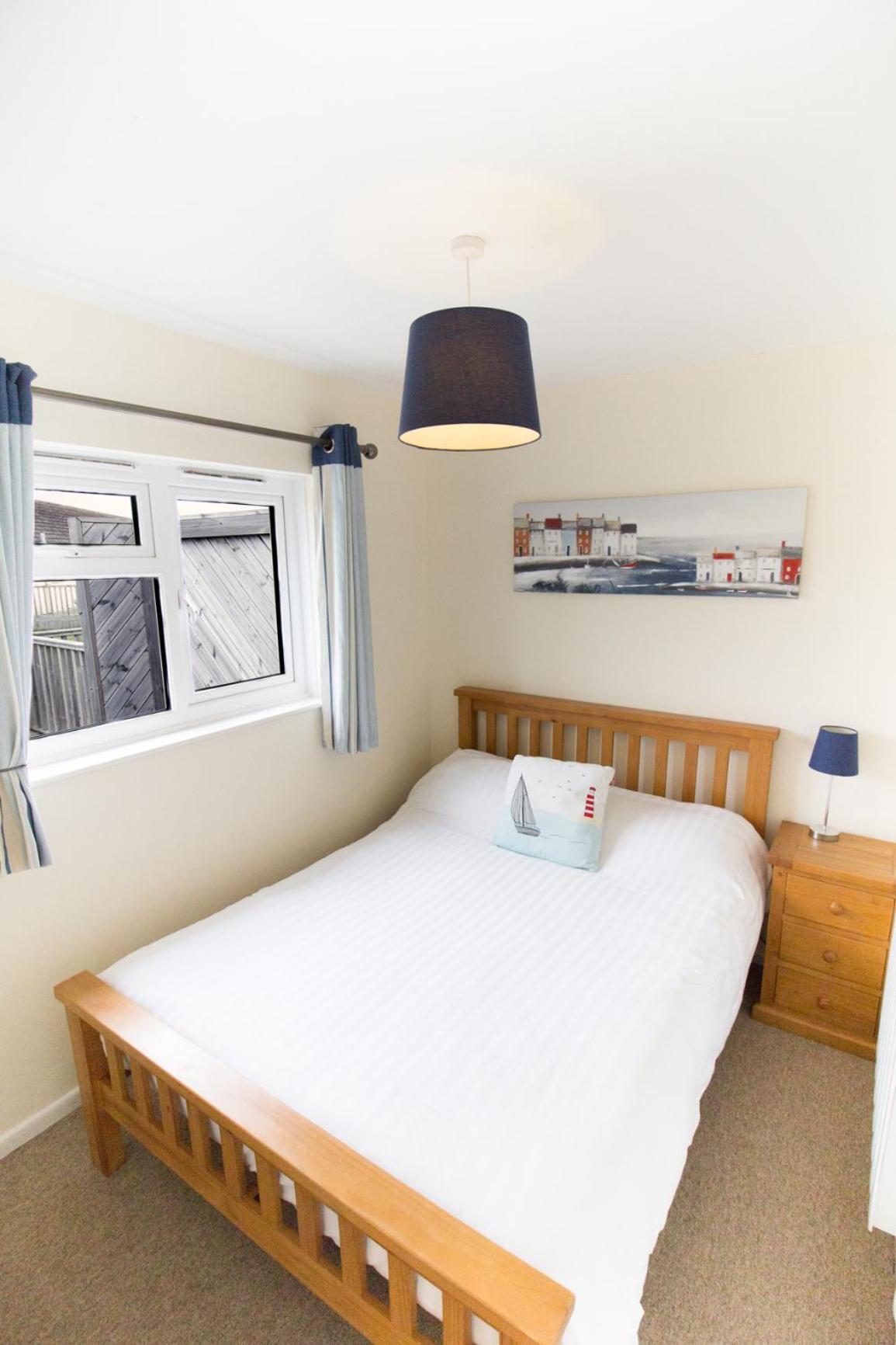 Three-Bedroom House - Photo 10