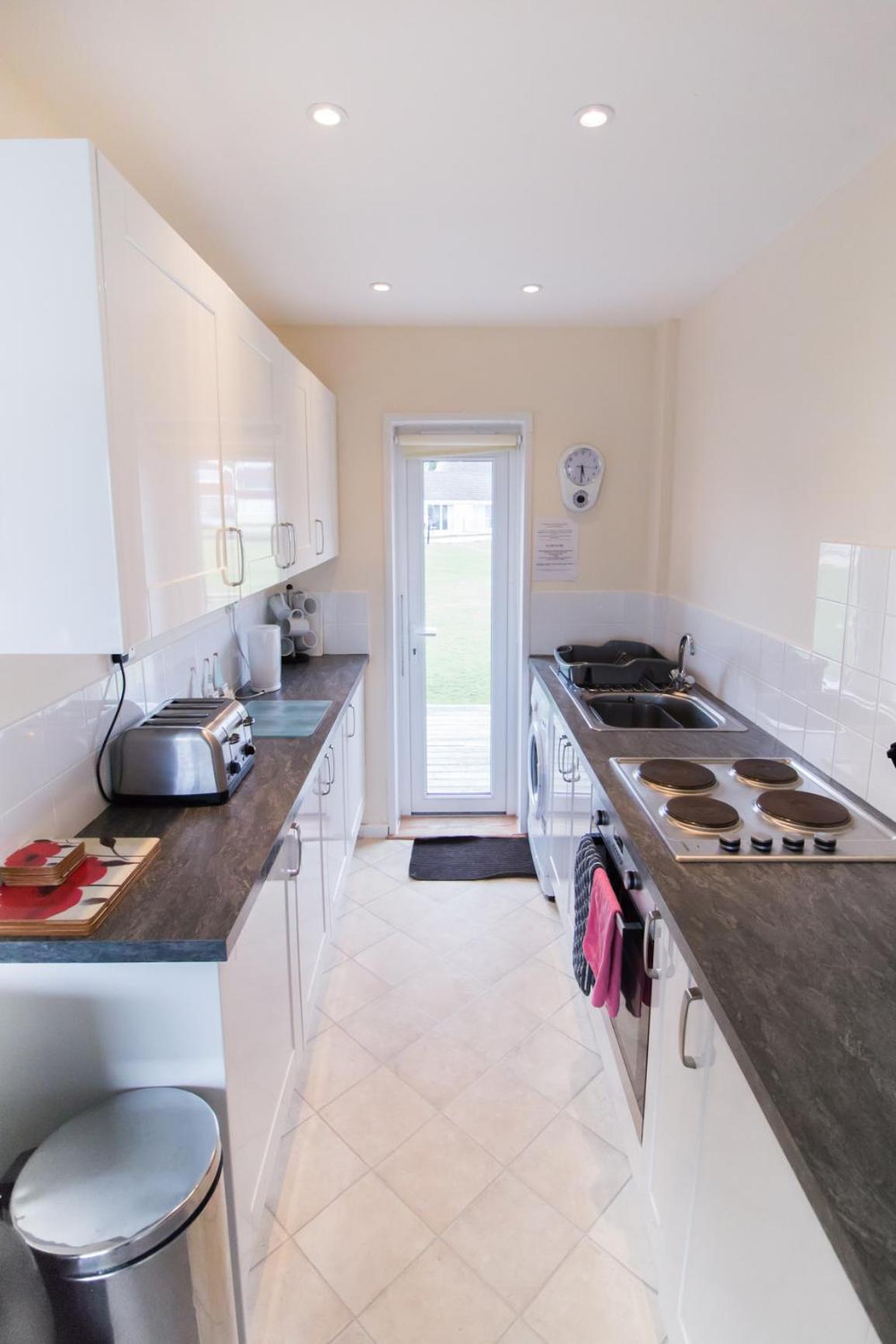 Three-Bedroom House - Photo 4
