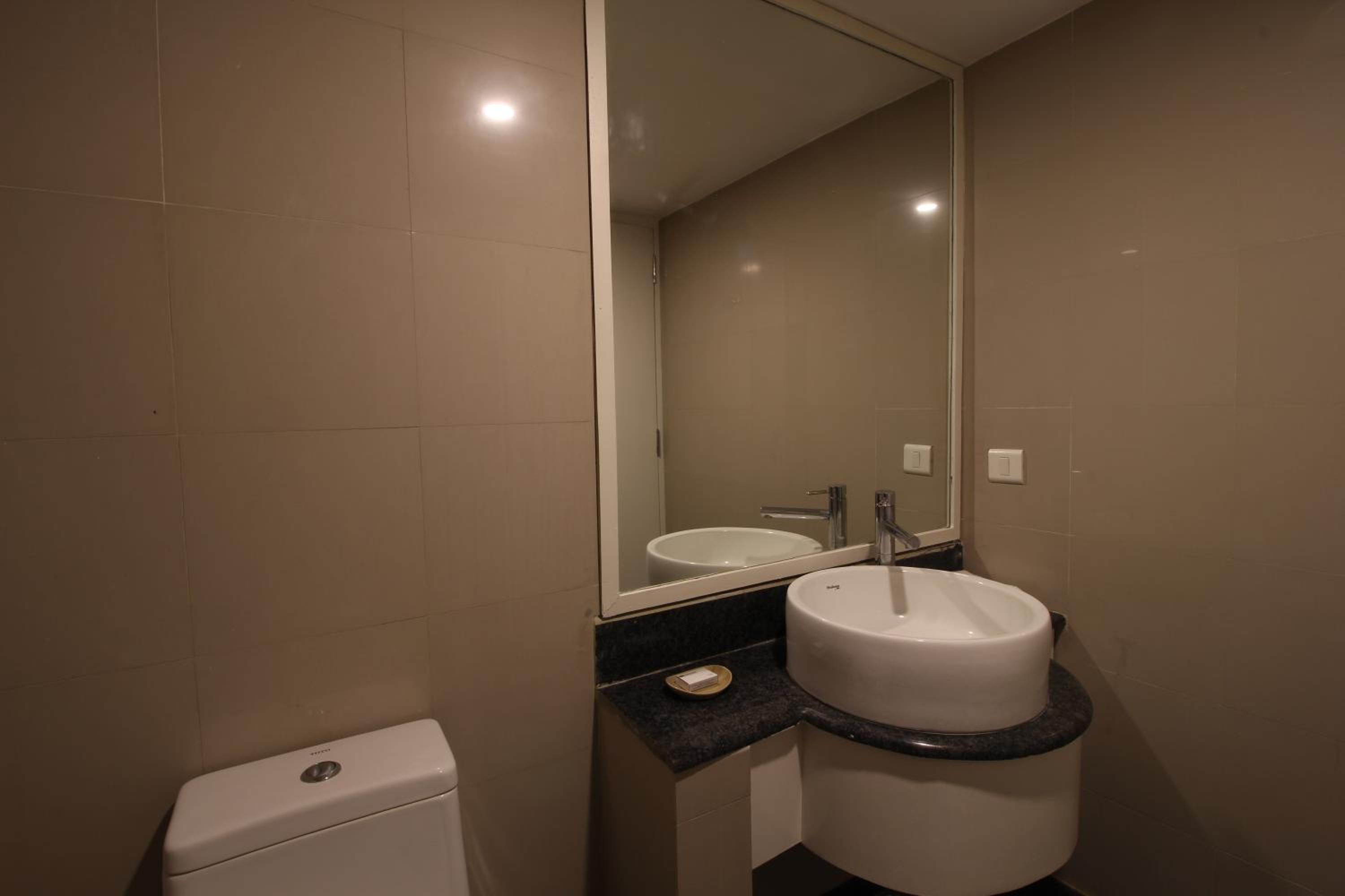 Executive Suite - Photo 4