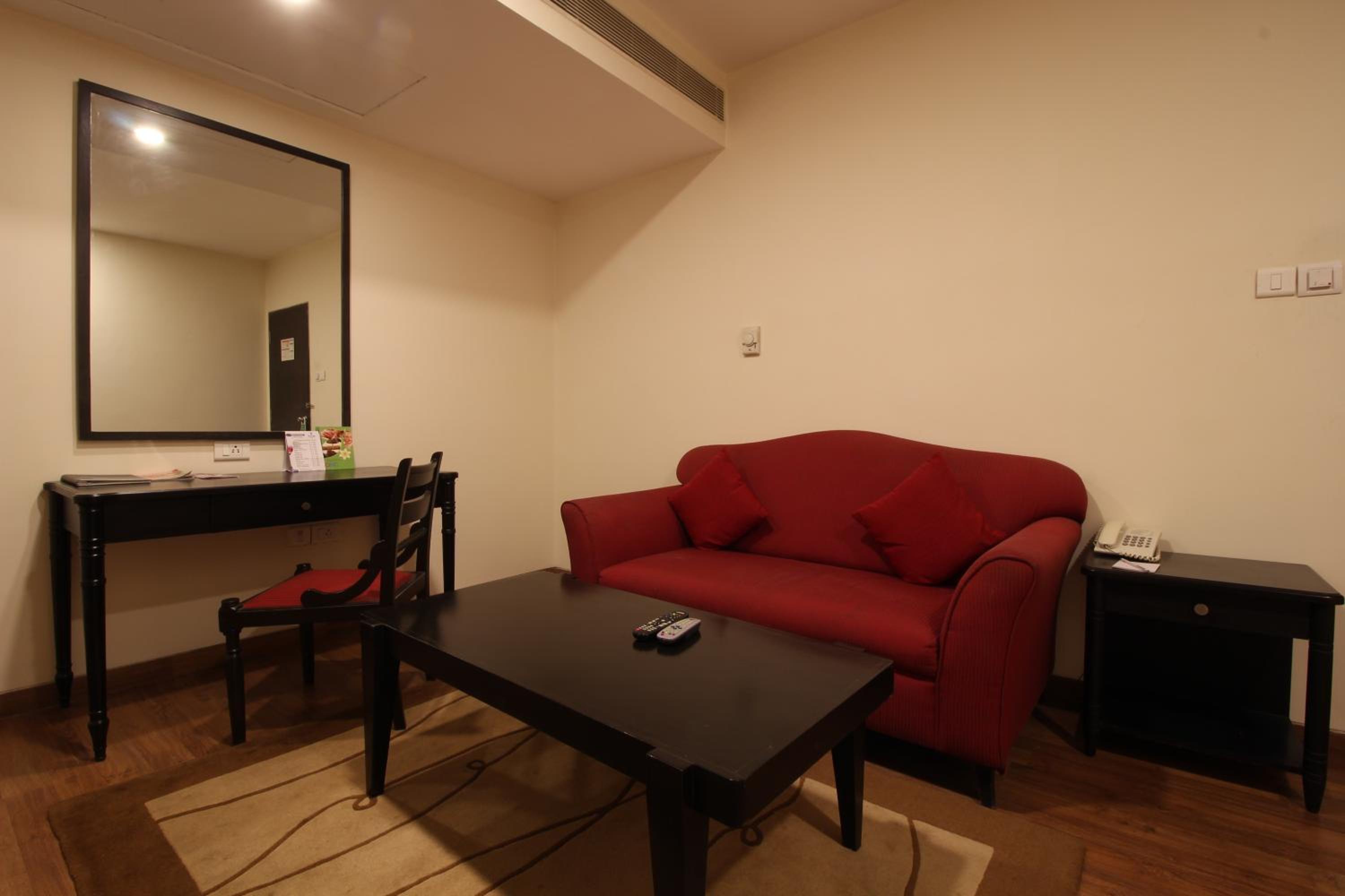 Deluxe Suite - Photo 9