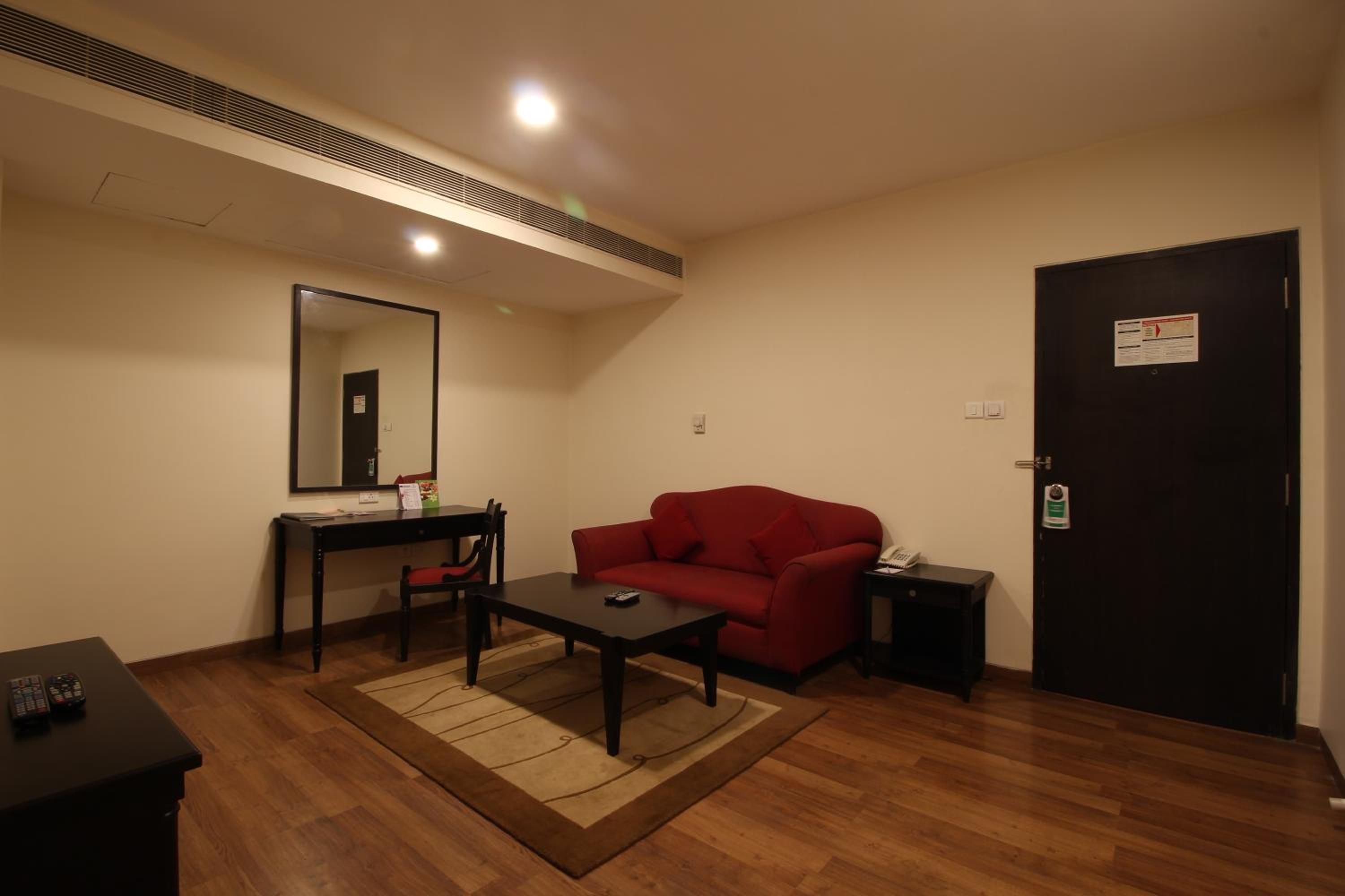 Deluxe Suite - Photo 11
