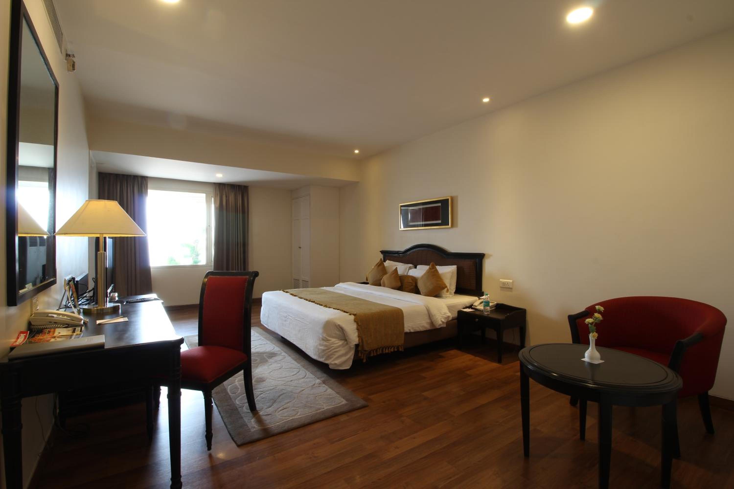 Executive Suite - Photo 1