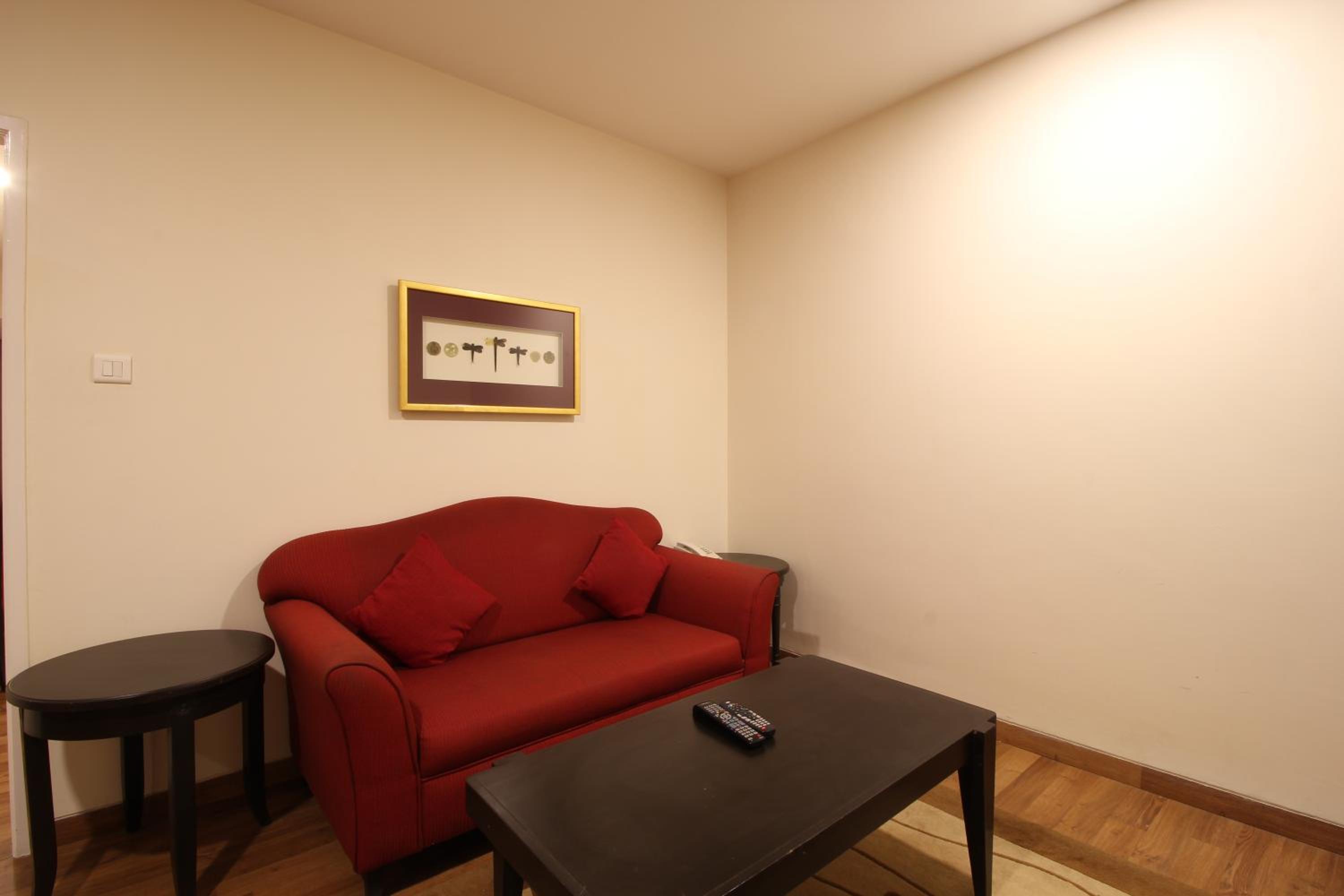 Executive Suite - Photo 13
