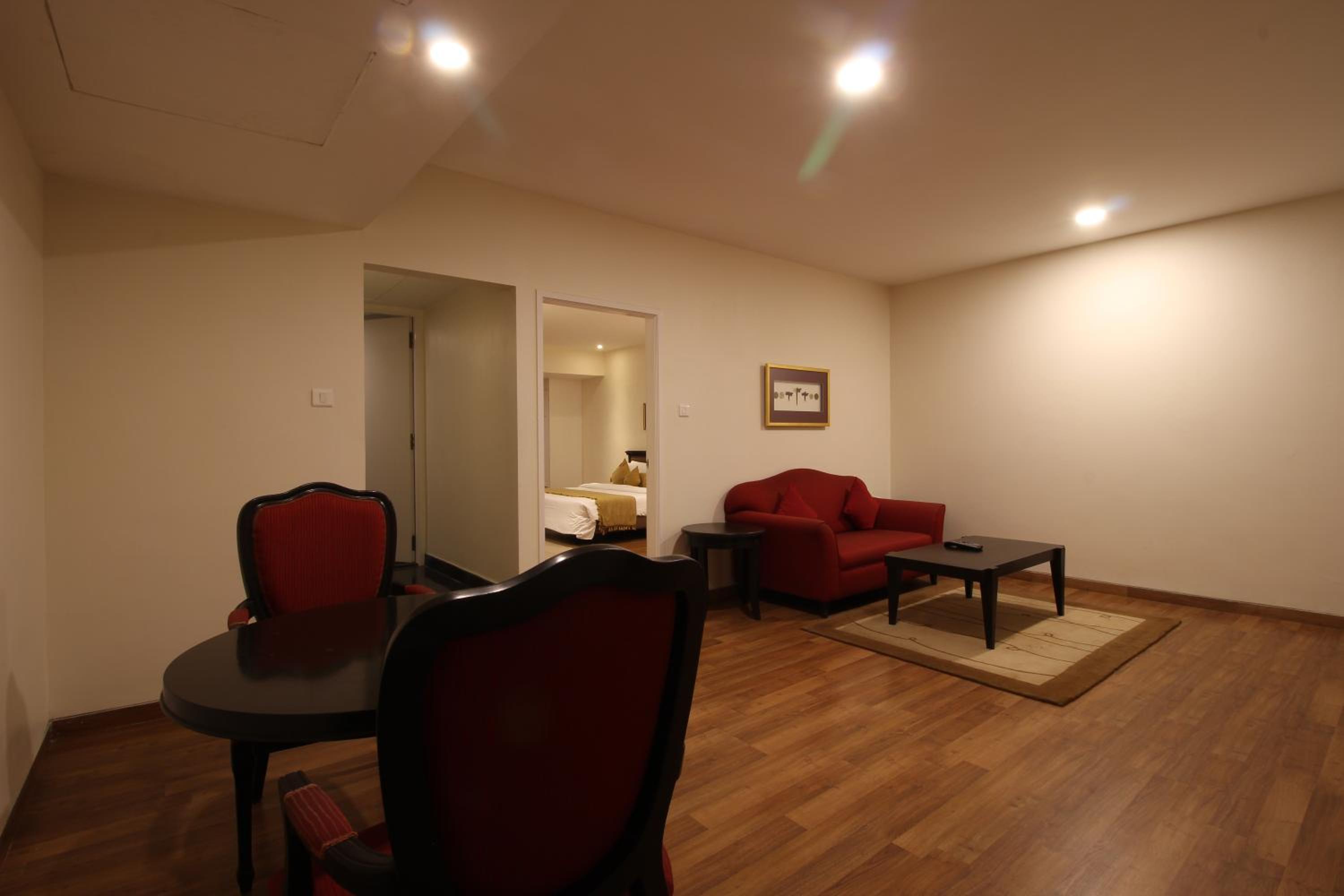 Deluxe Suite - Photo 5