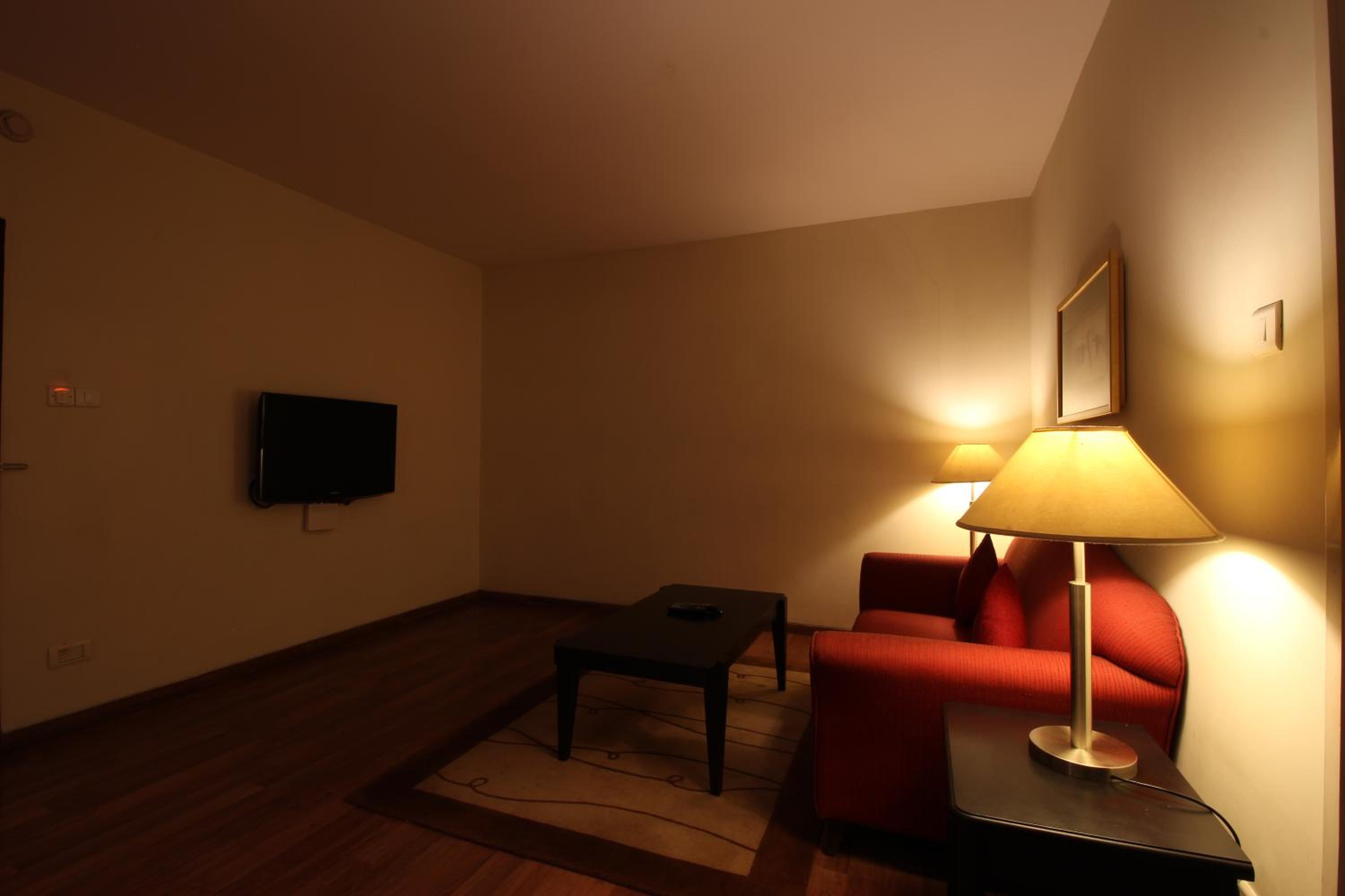 Executive Suite - Photo 10
