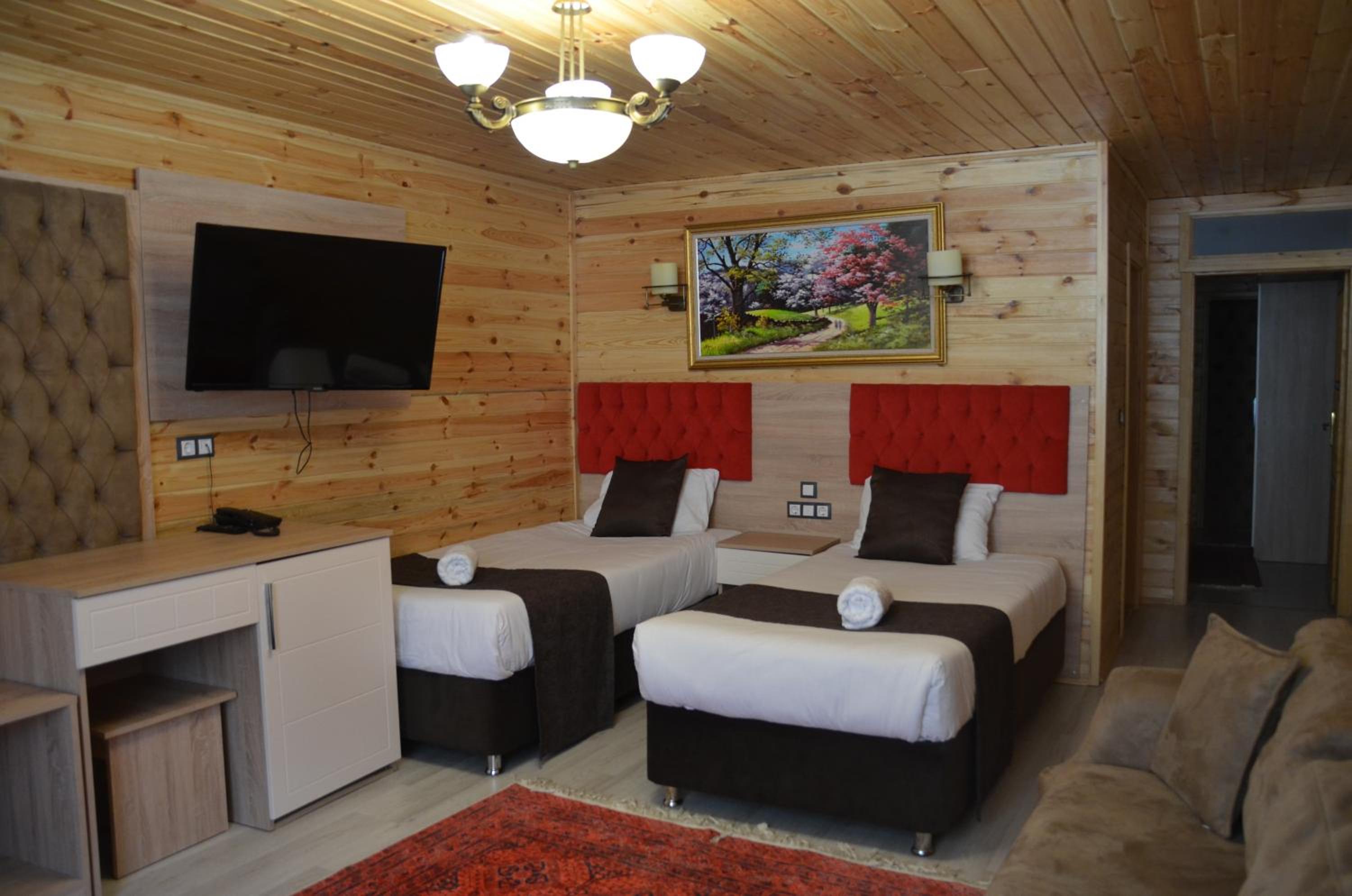 Two-Bedroom Bungalow with Lake View - Photo 6