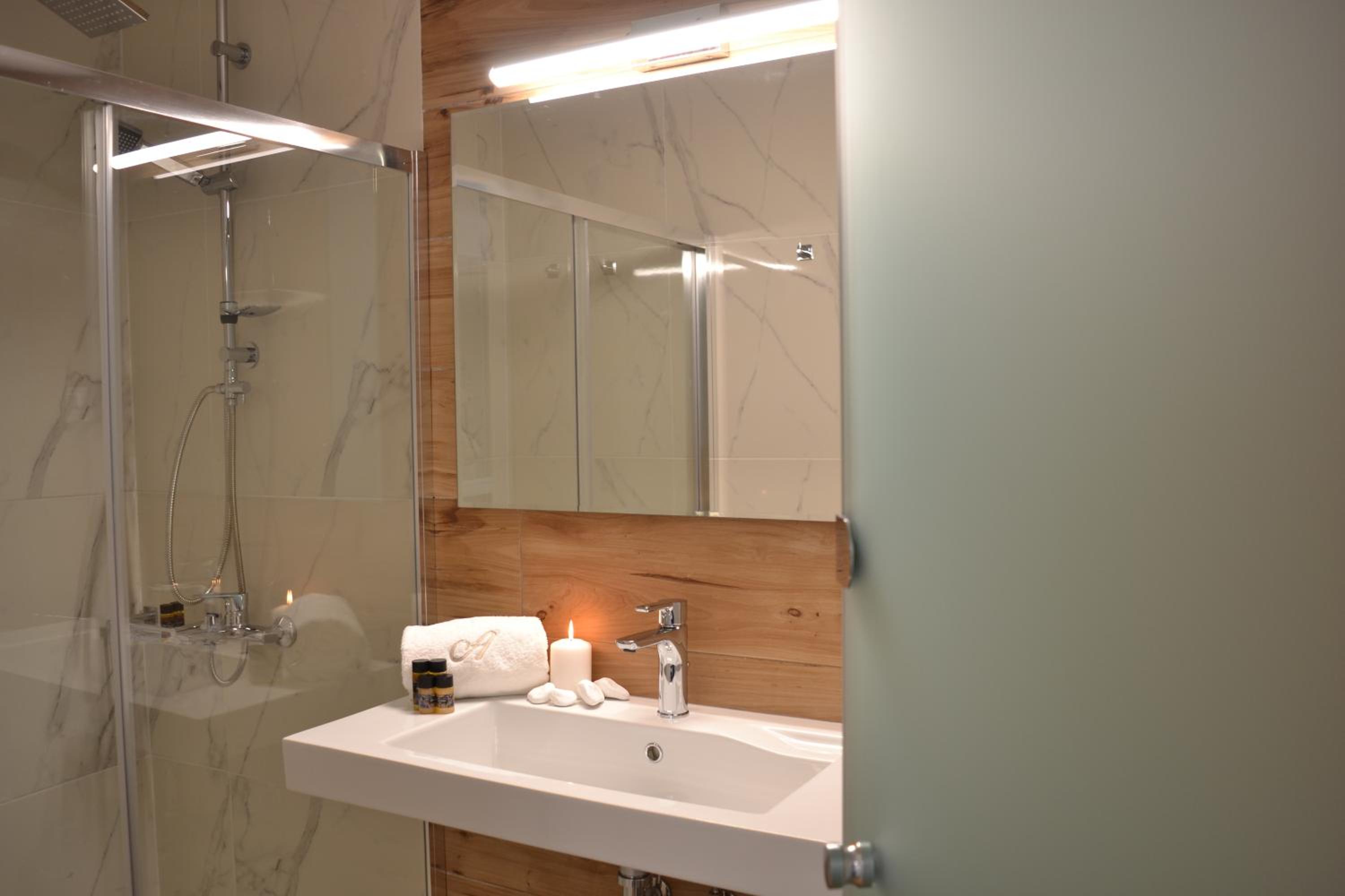Junior Suite with Private Terrace  - Photo 4