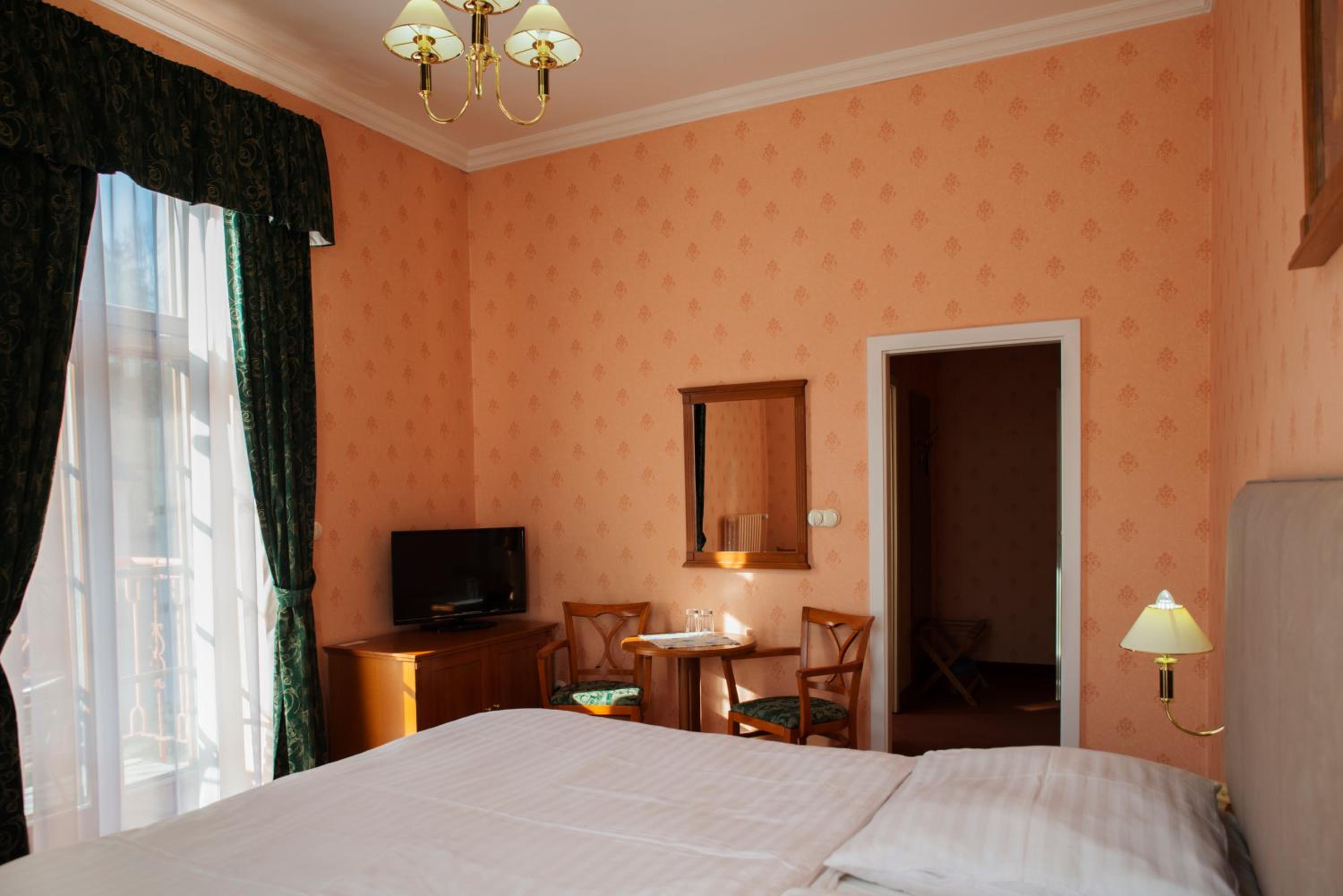 Double Room - Photo 2
