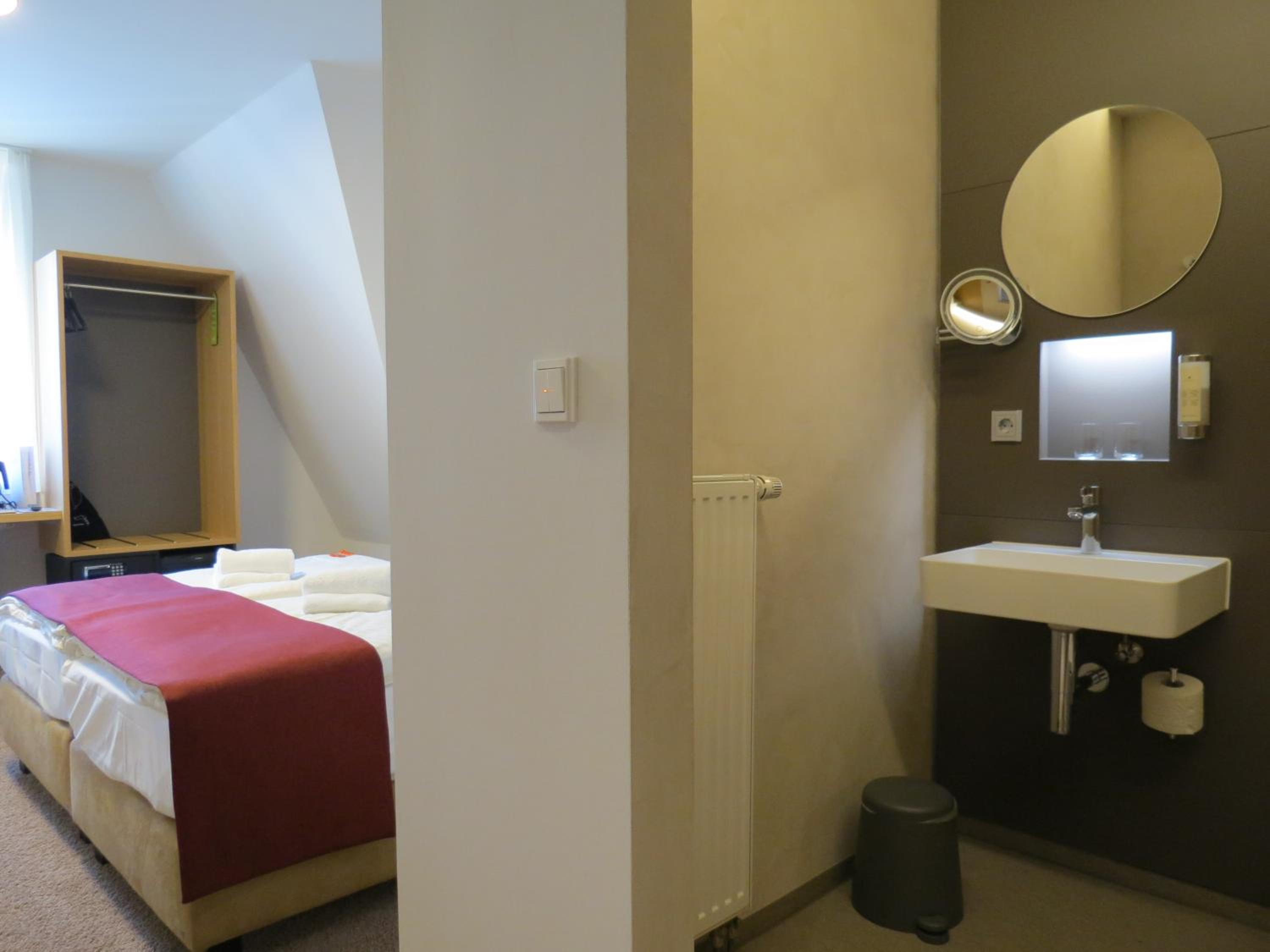 Double Room - Photo 22