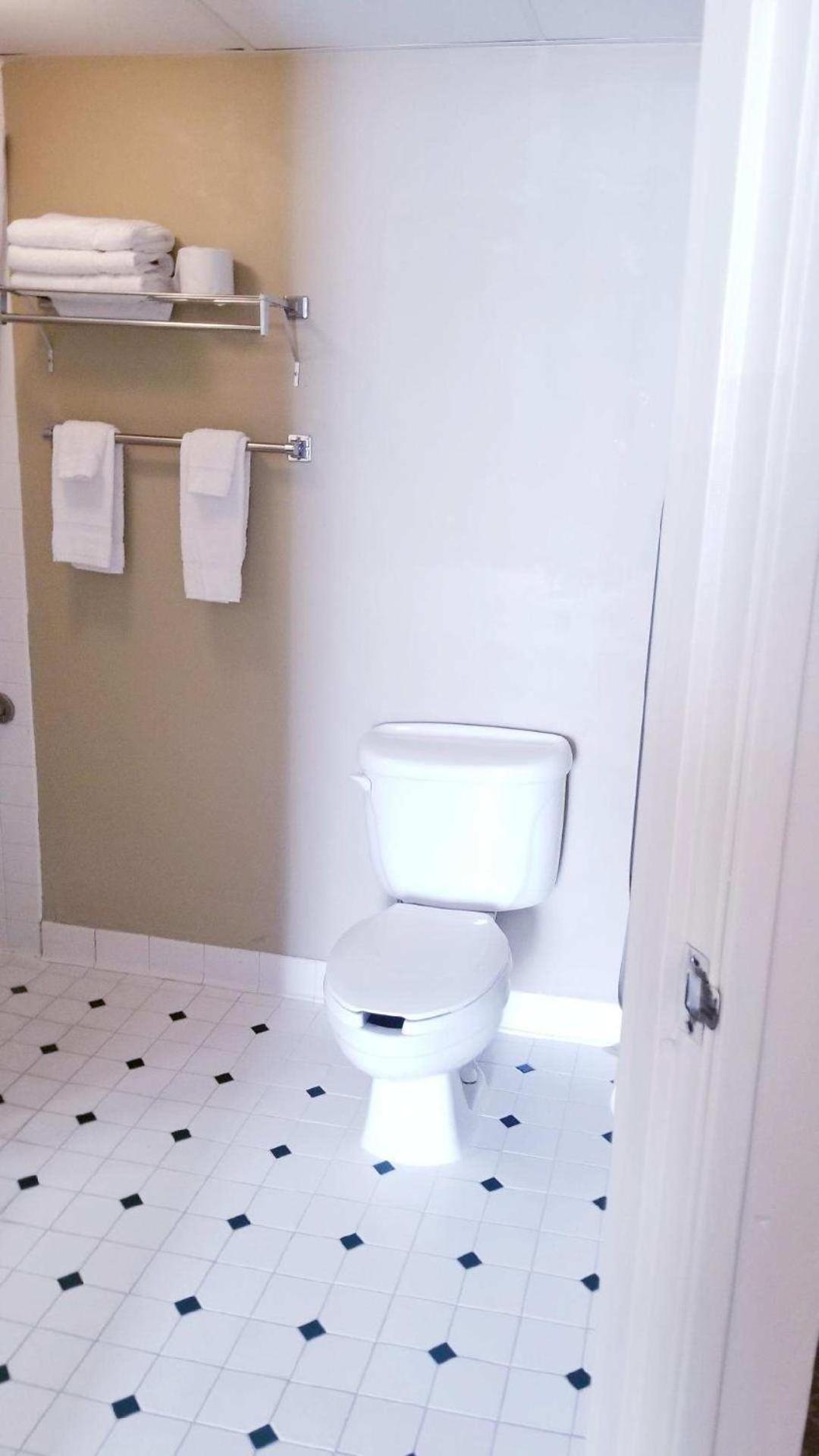 King Room - Disability Access - Photo 4
