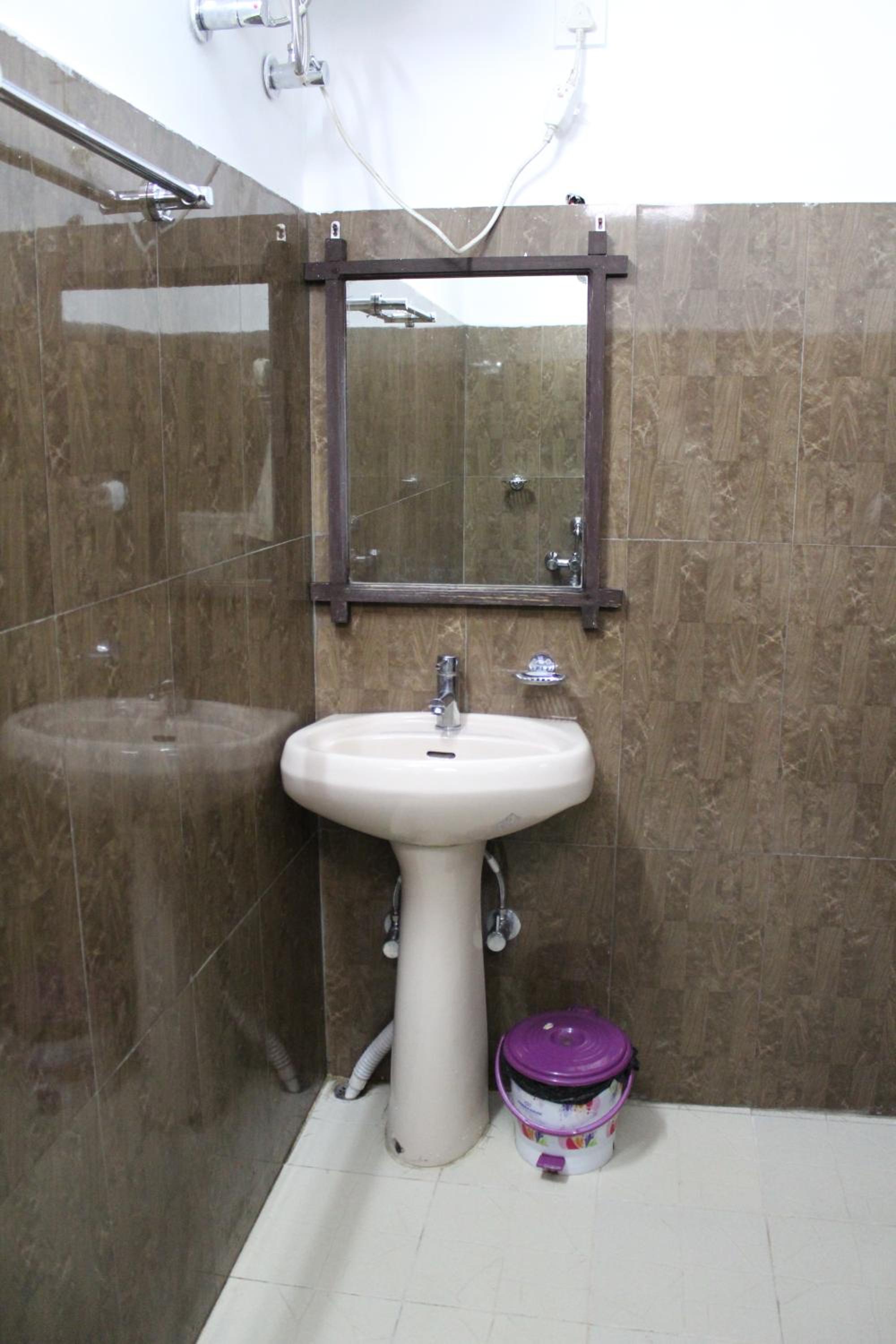 Queen Room - Photo 21