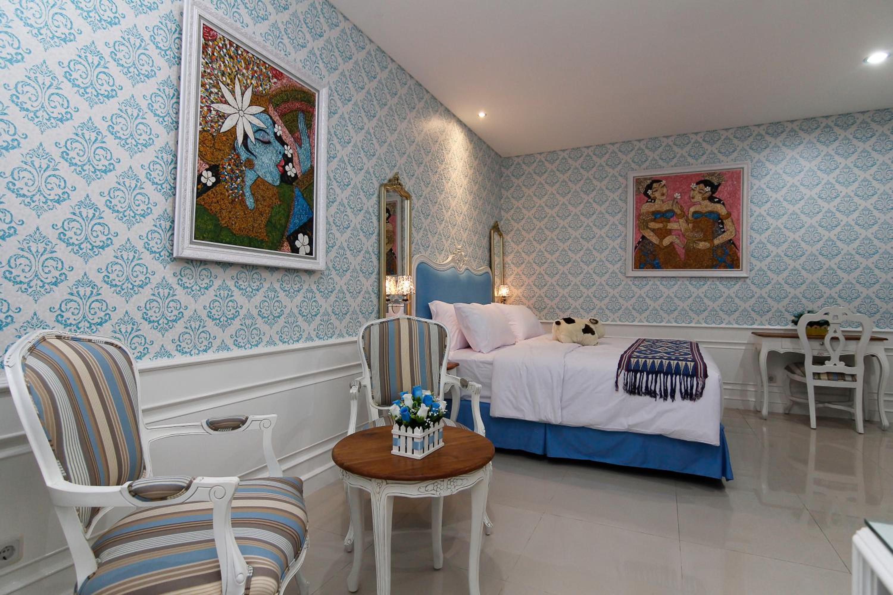 One-Bedroom Suite - Photo 6