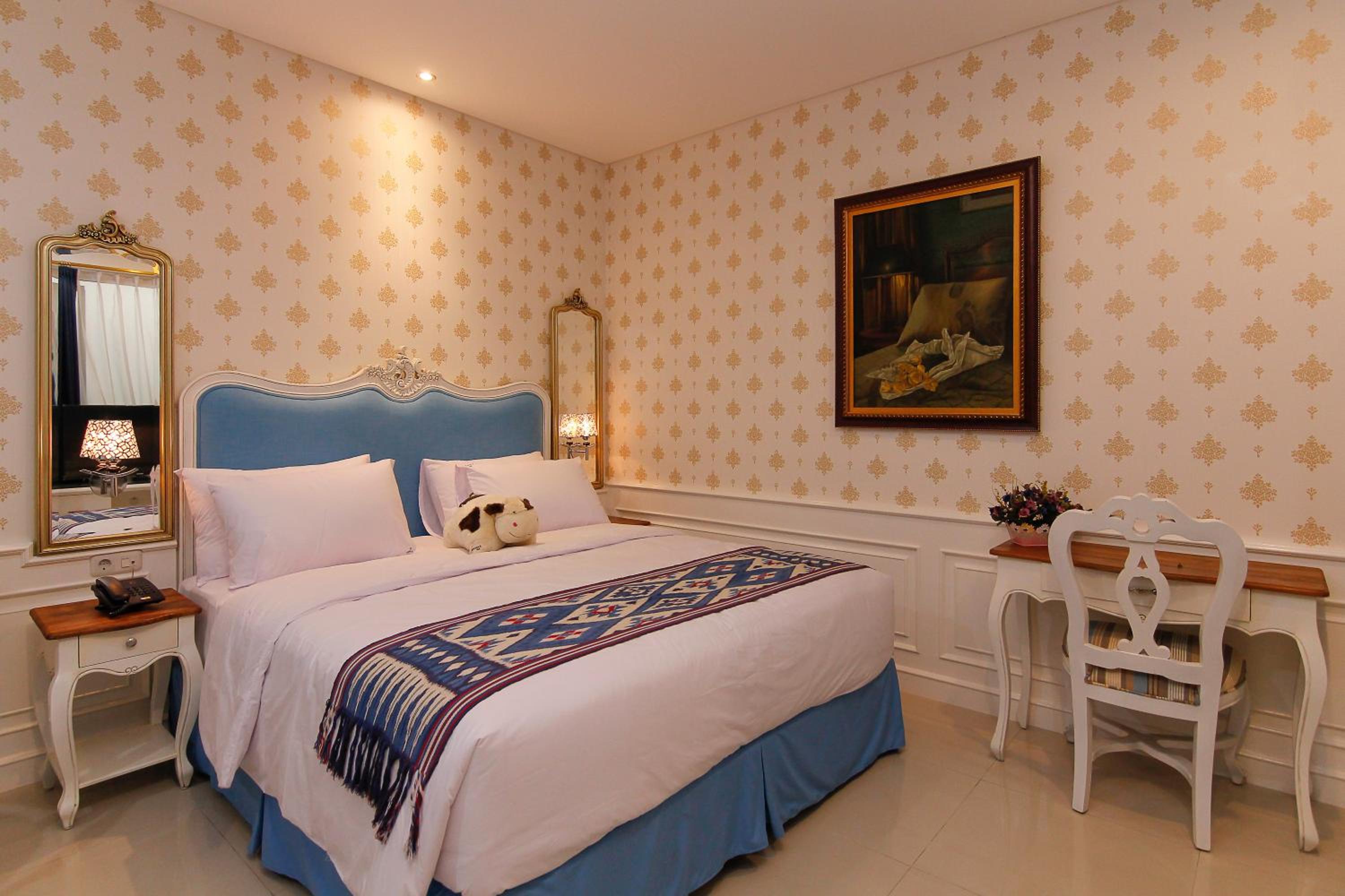 One-Bedroom Suite - Photo 3
