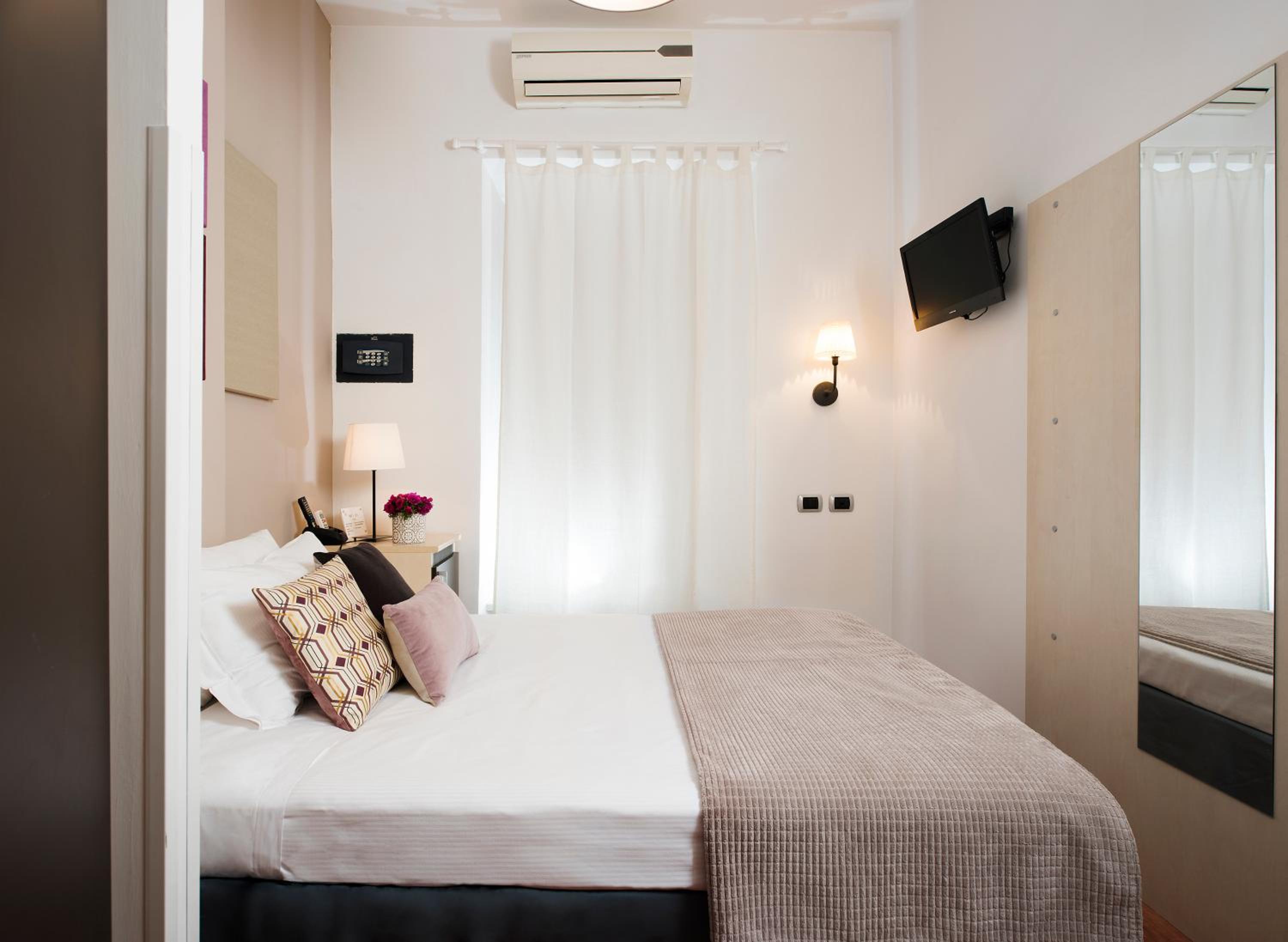 Queen Room photo 3