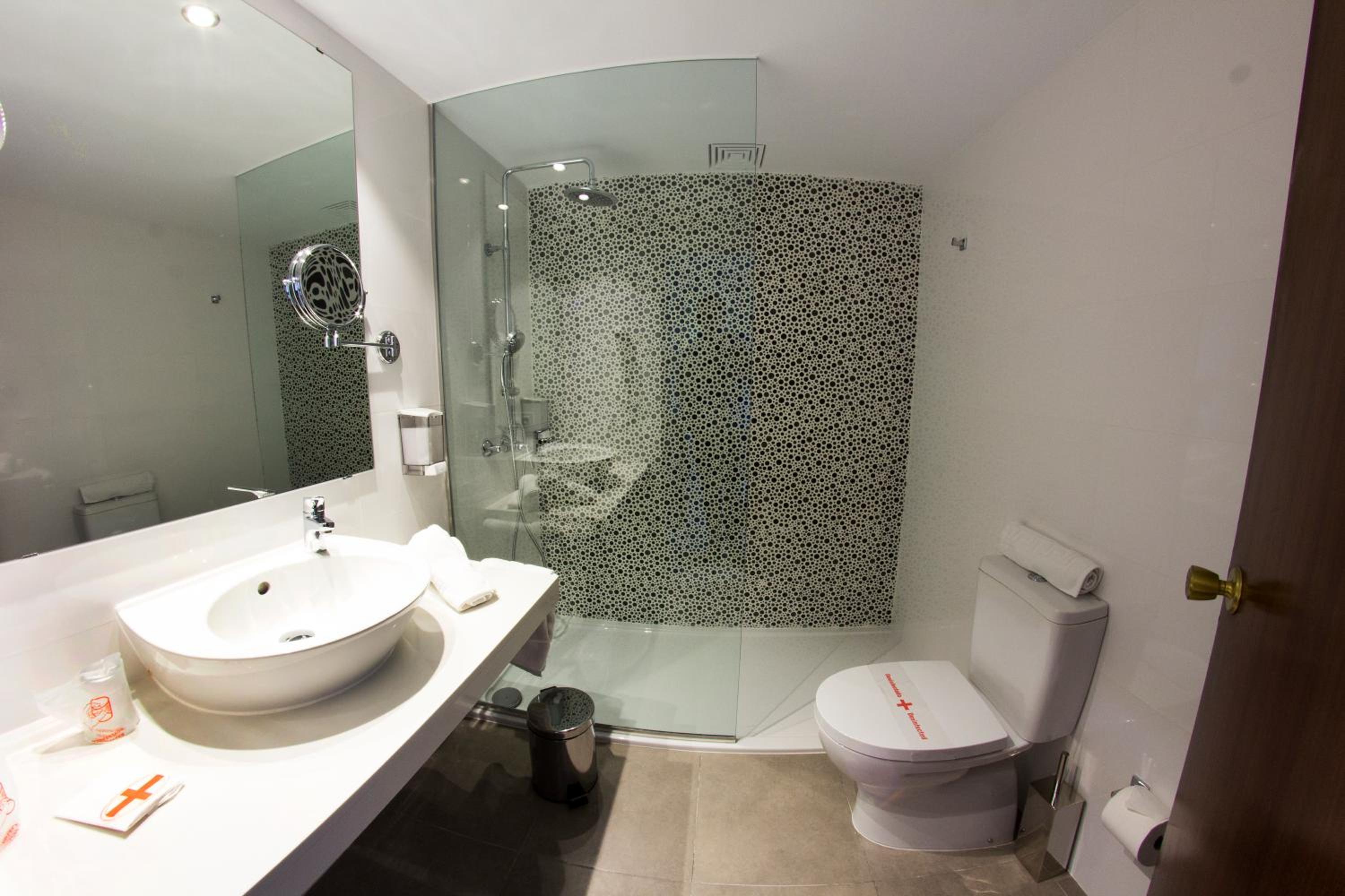 One-Bedroom Apartment (2 Adults) - Photo 8