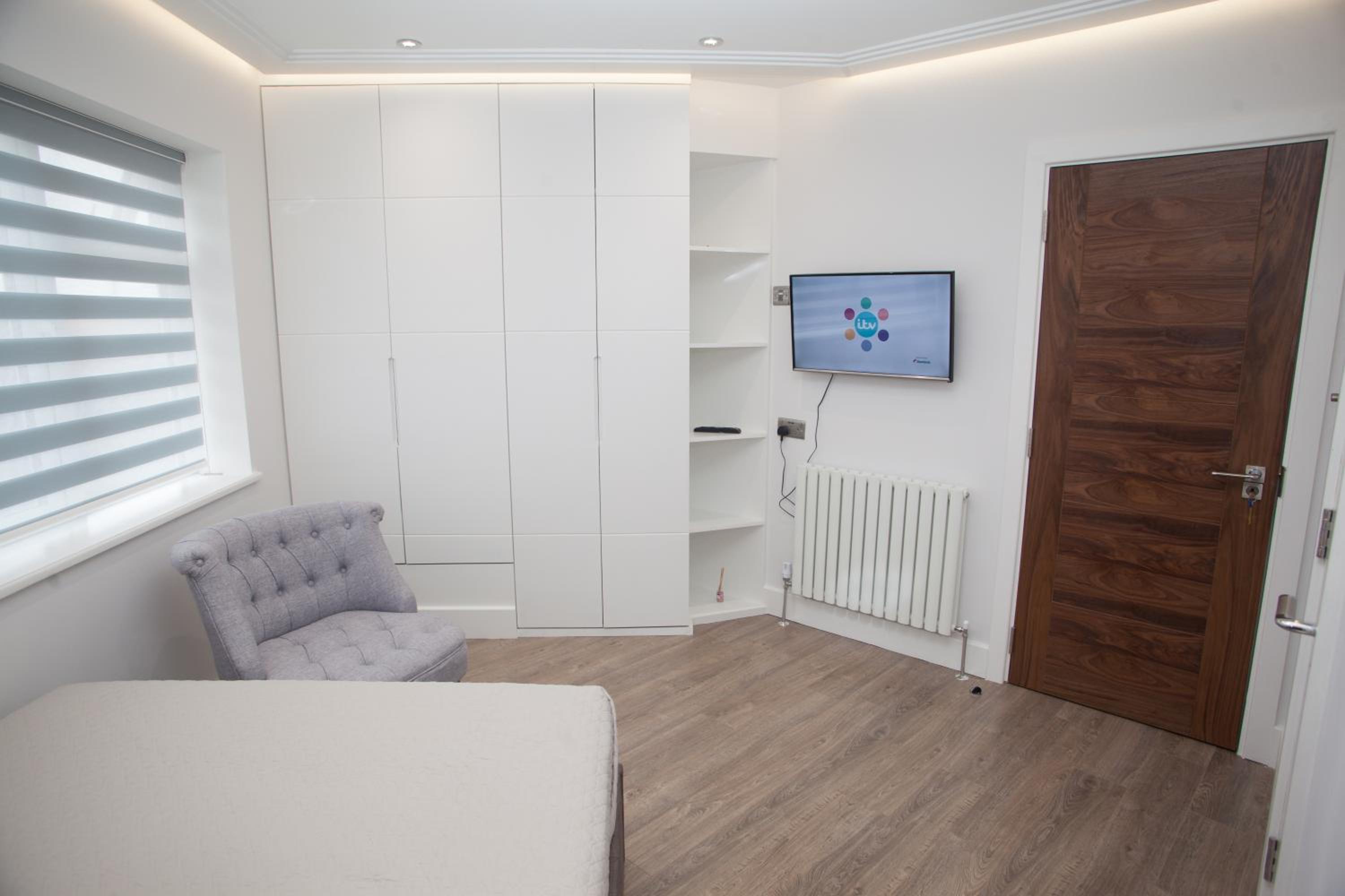 Double Room with Private Bathroom - Photo 8