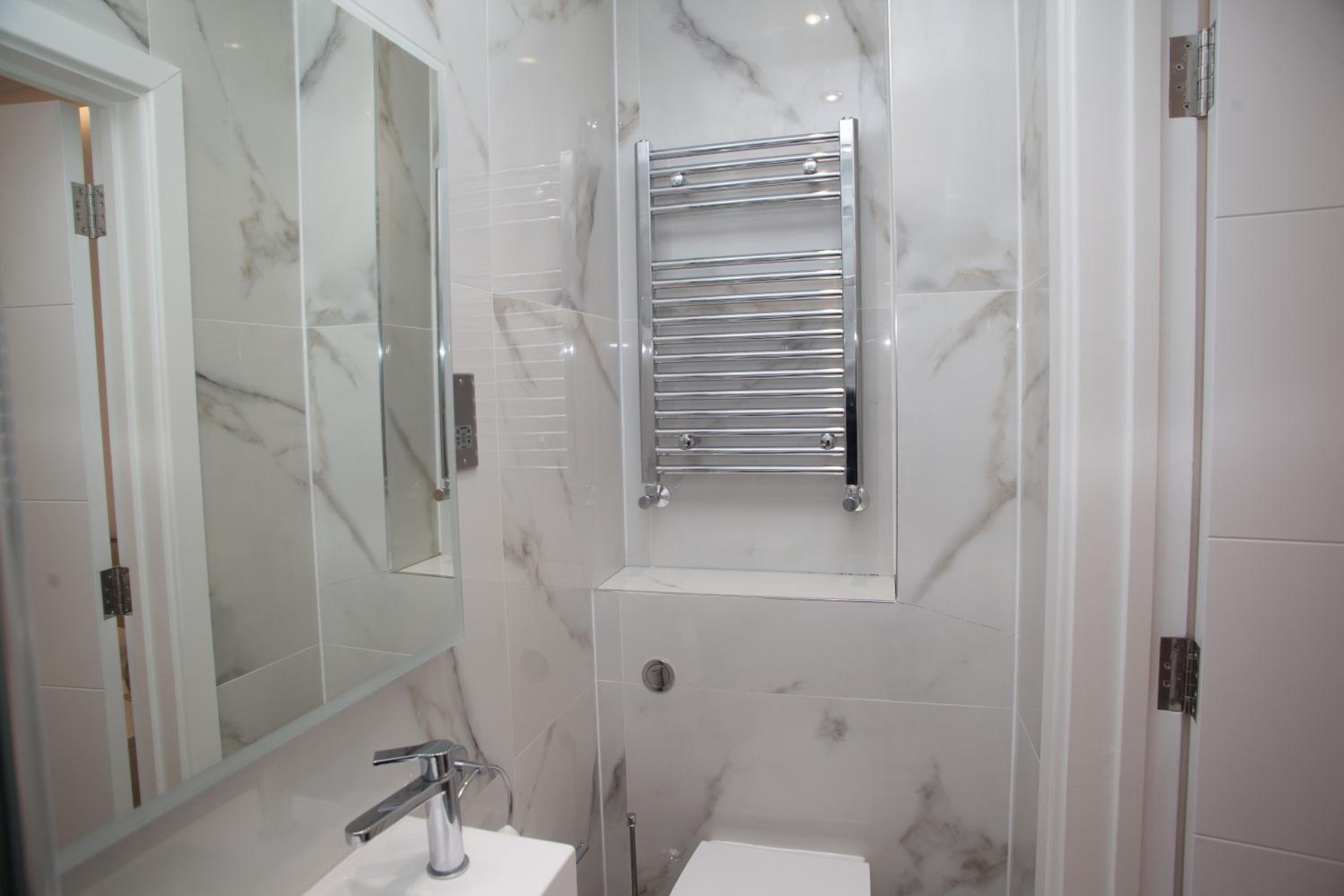 Double Room with Private Bathroom - Photo 7