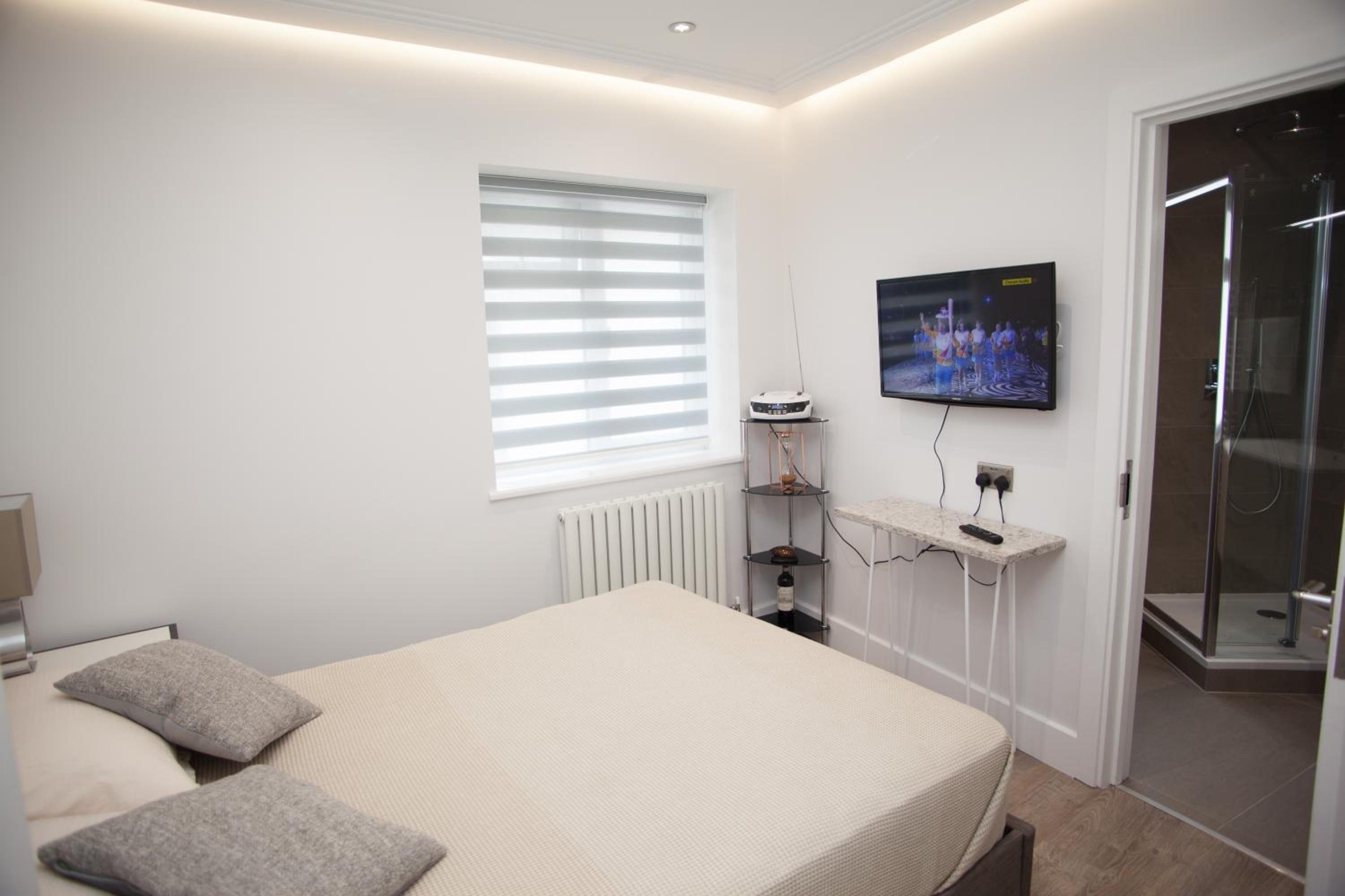 Double Room with Private Bathroom - Photo 3
