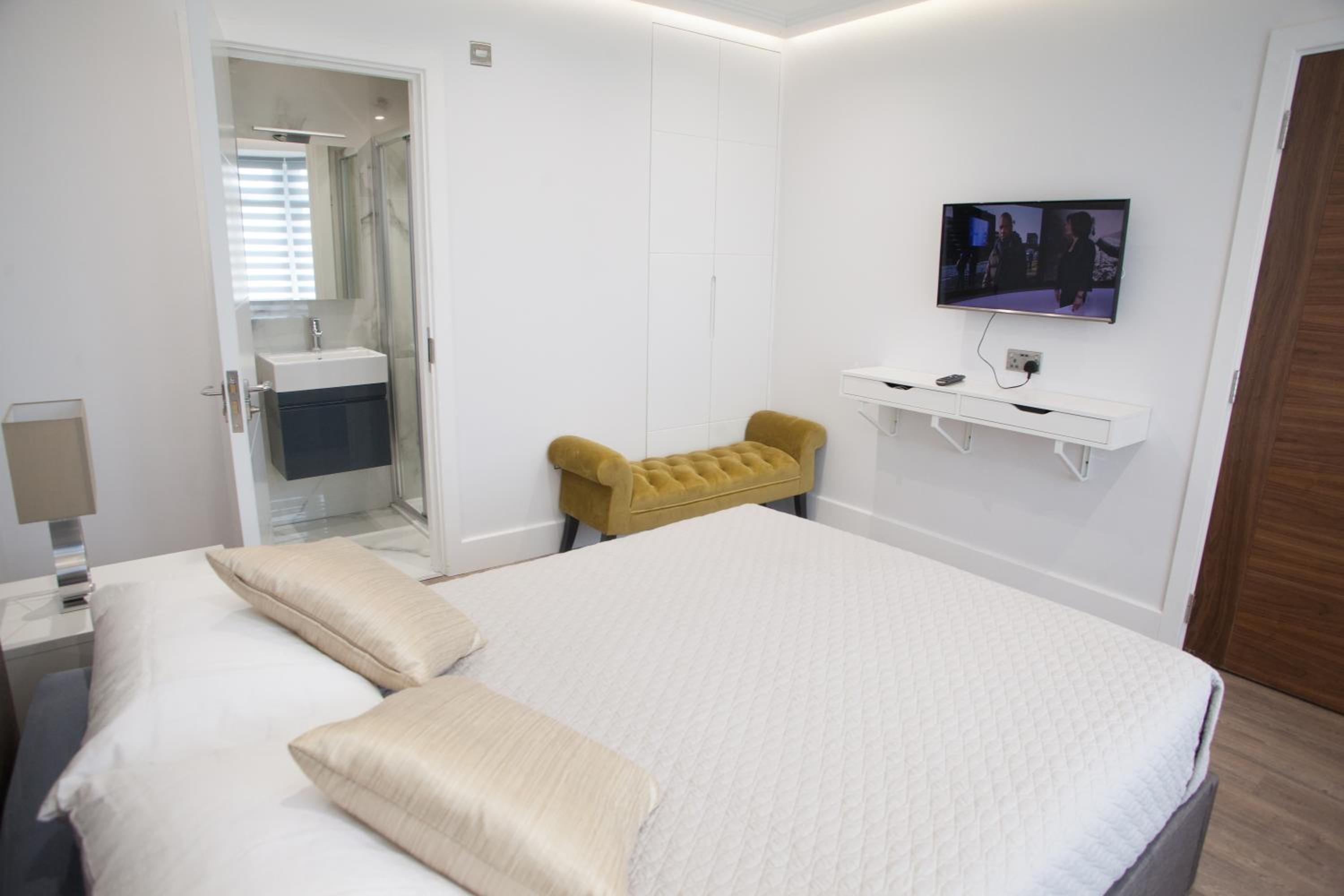 Double Room with Private Bathroom - Photo 4