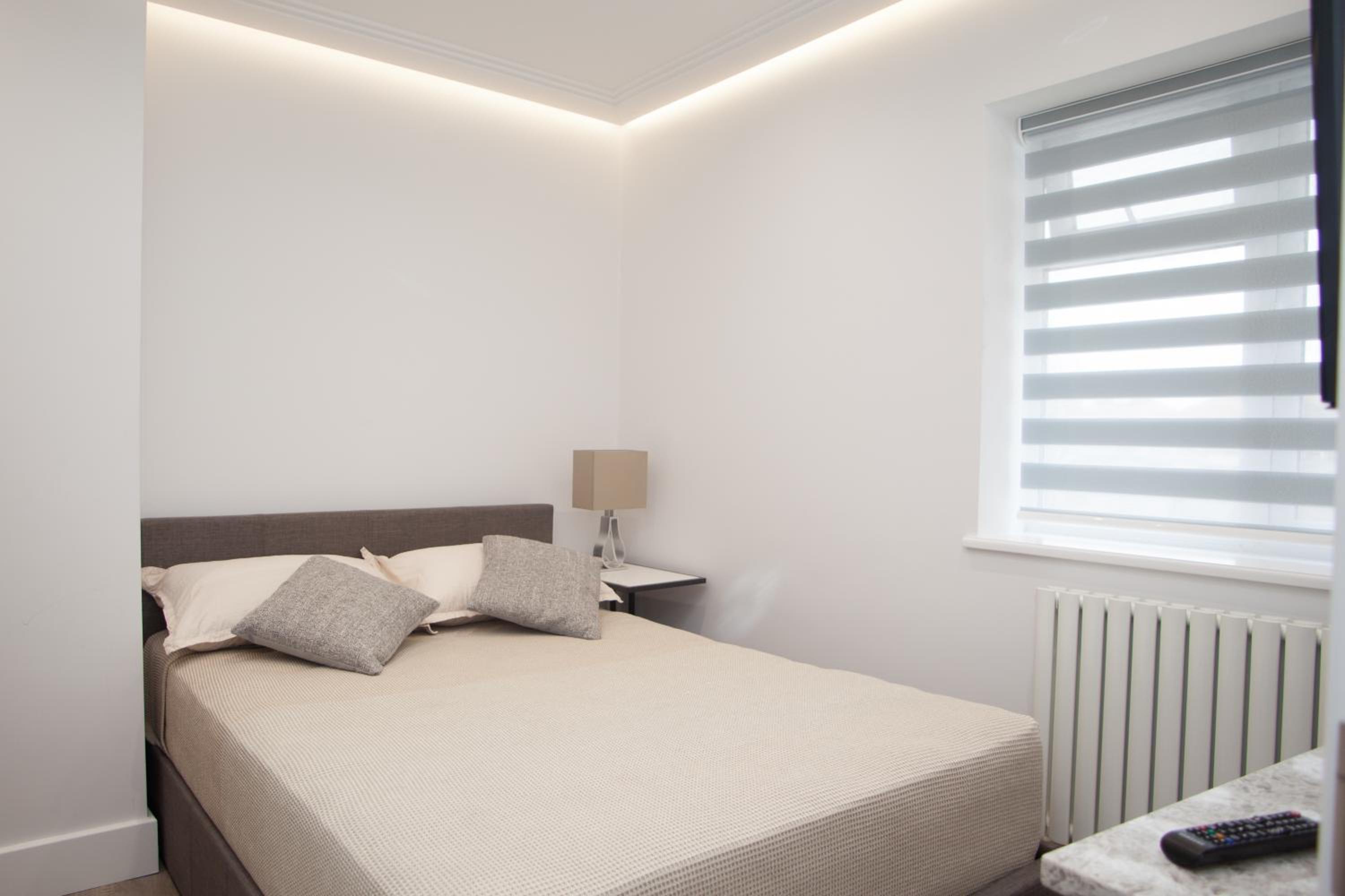 Double Room with Private Bathroom - Photo 13