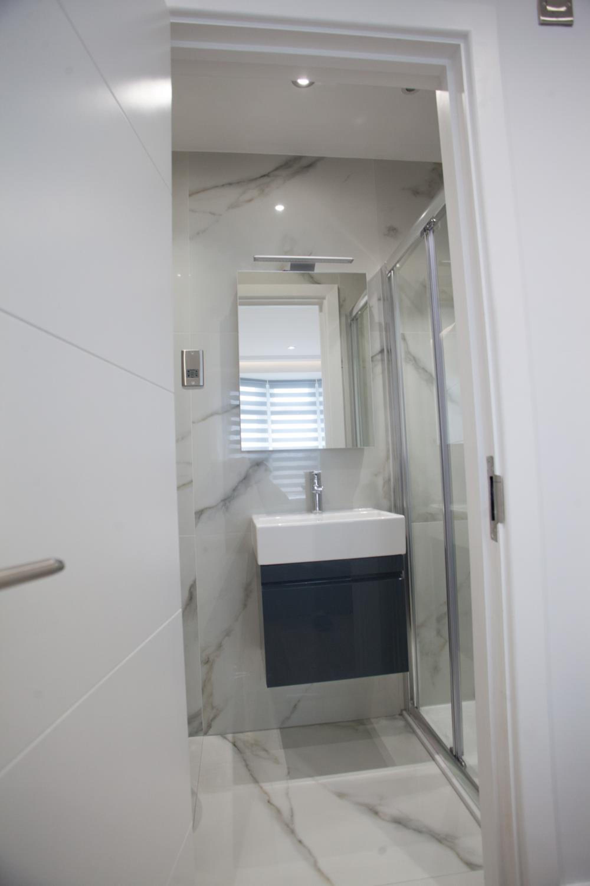Double Room with Private Bathroom - Photo 17