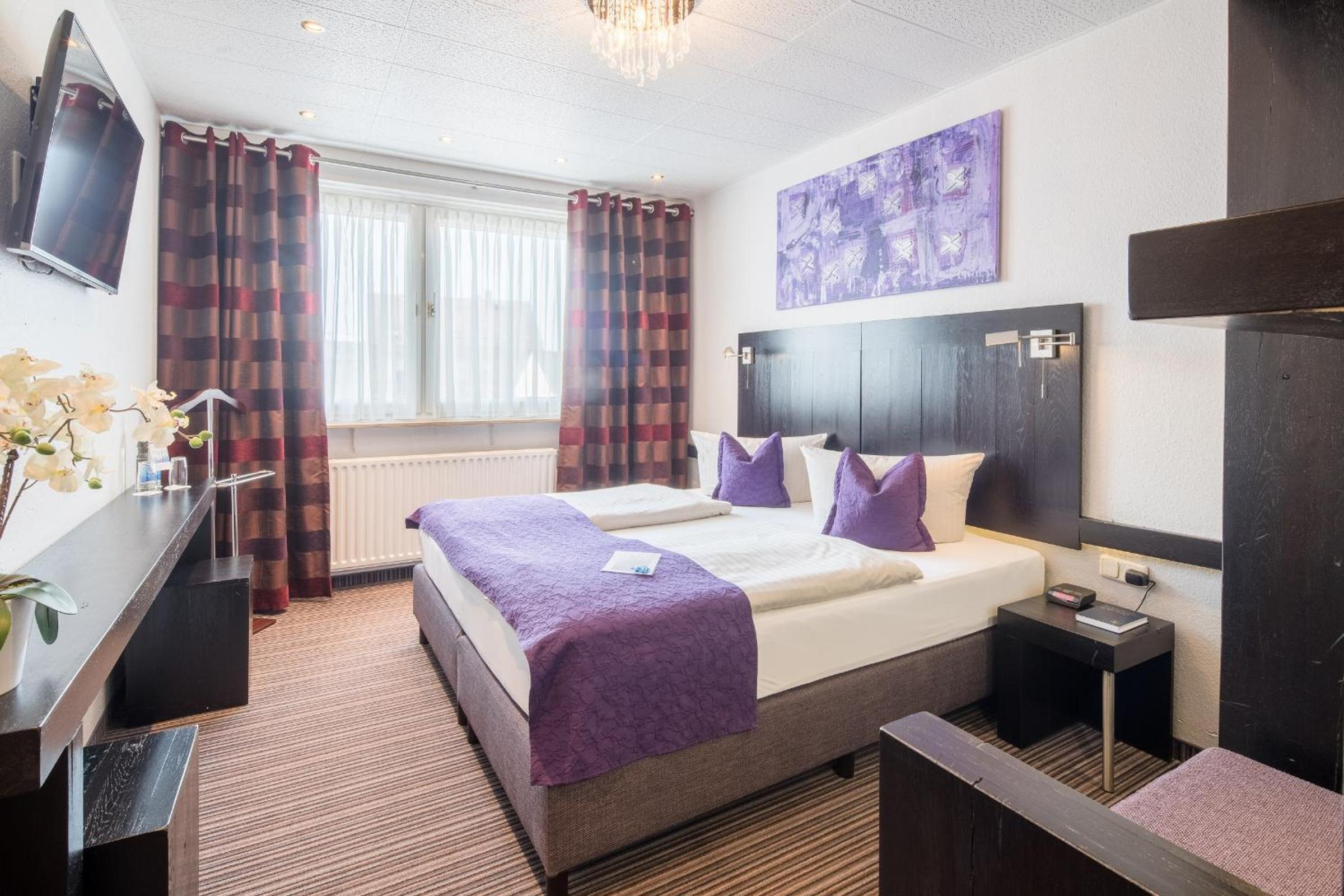 Comfort King Room photo 3