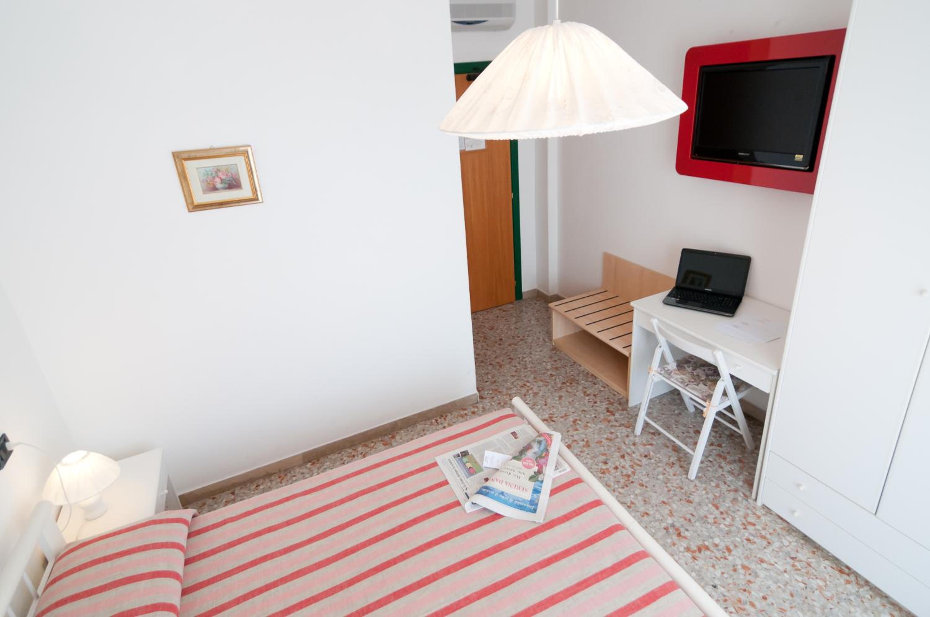 Double or Twin Room with Balcony photo 3