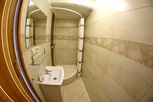 Small Double Room - Photo 3