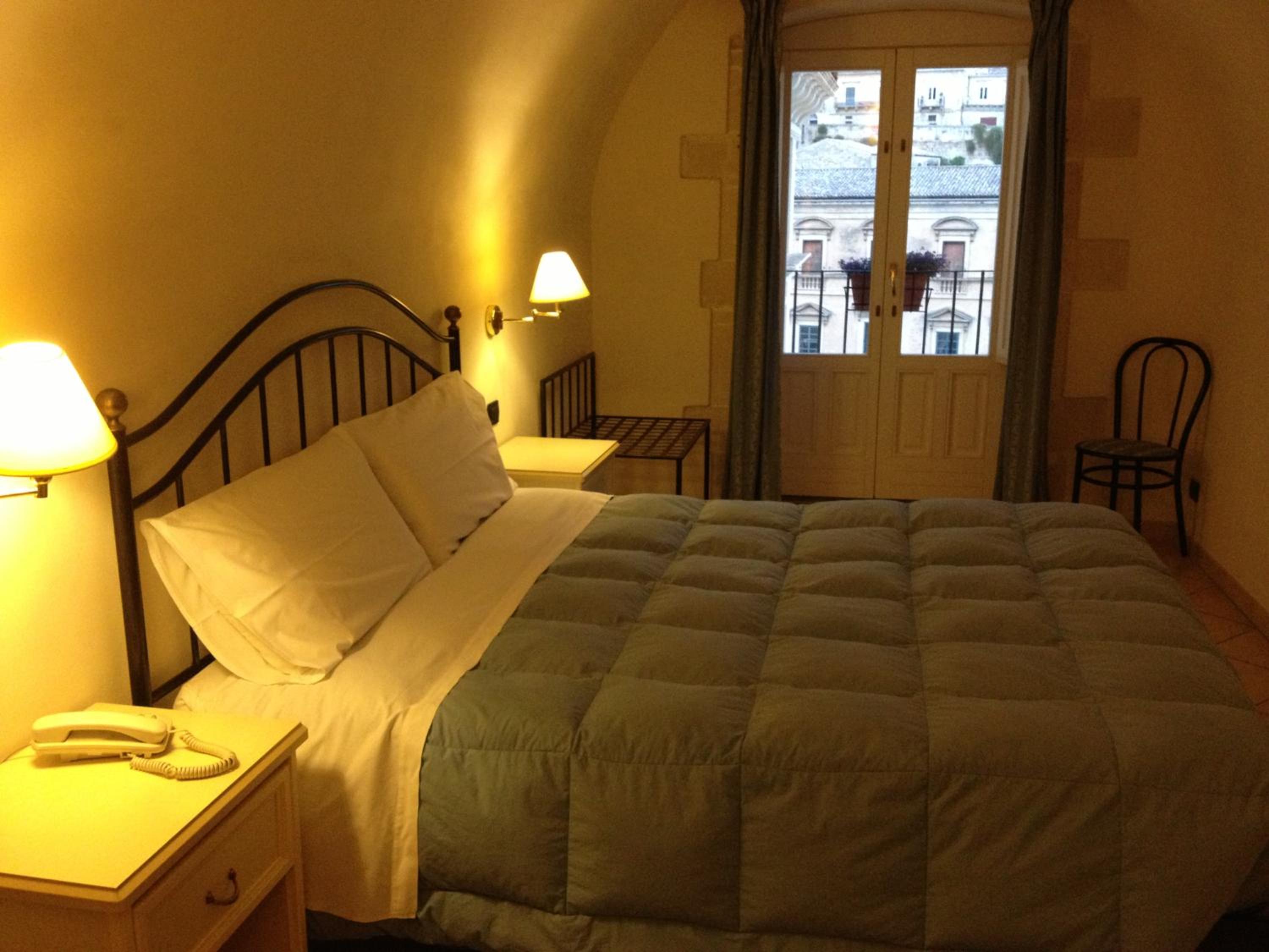 Double or Twin Room with Balcony and City View photo 2