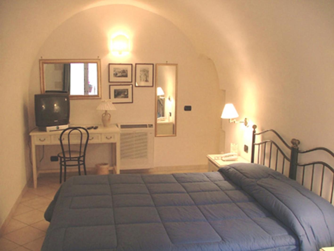 Double or Twin Room with Balcony and City View photo 1