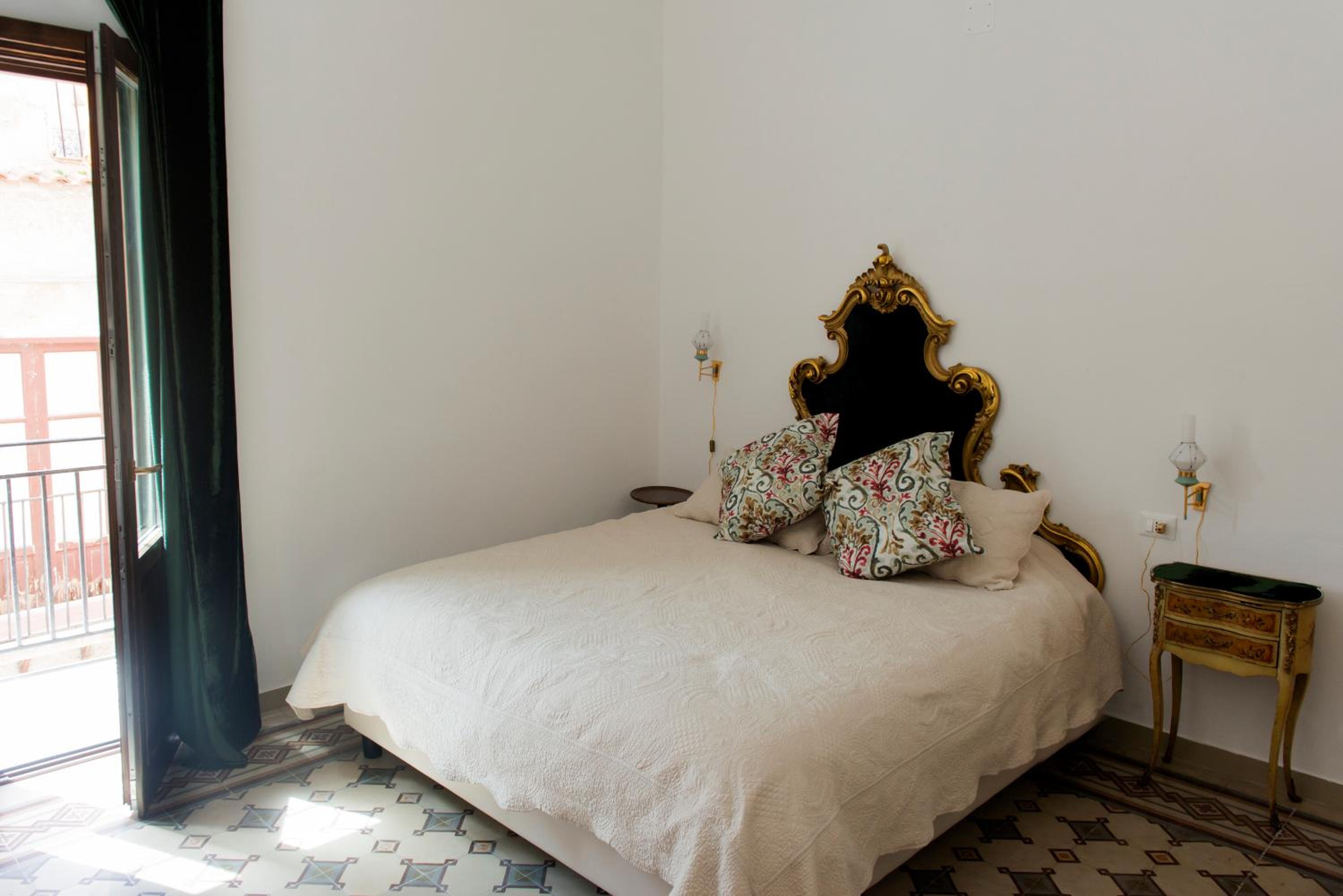 King Suite with Balcony photo 3