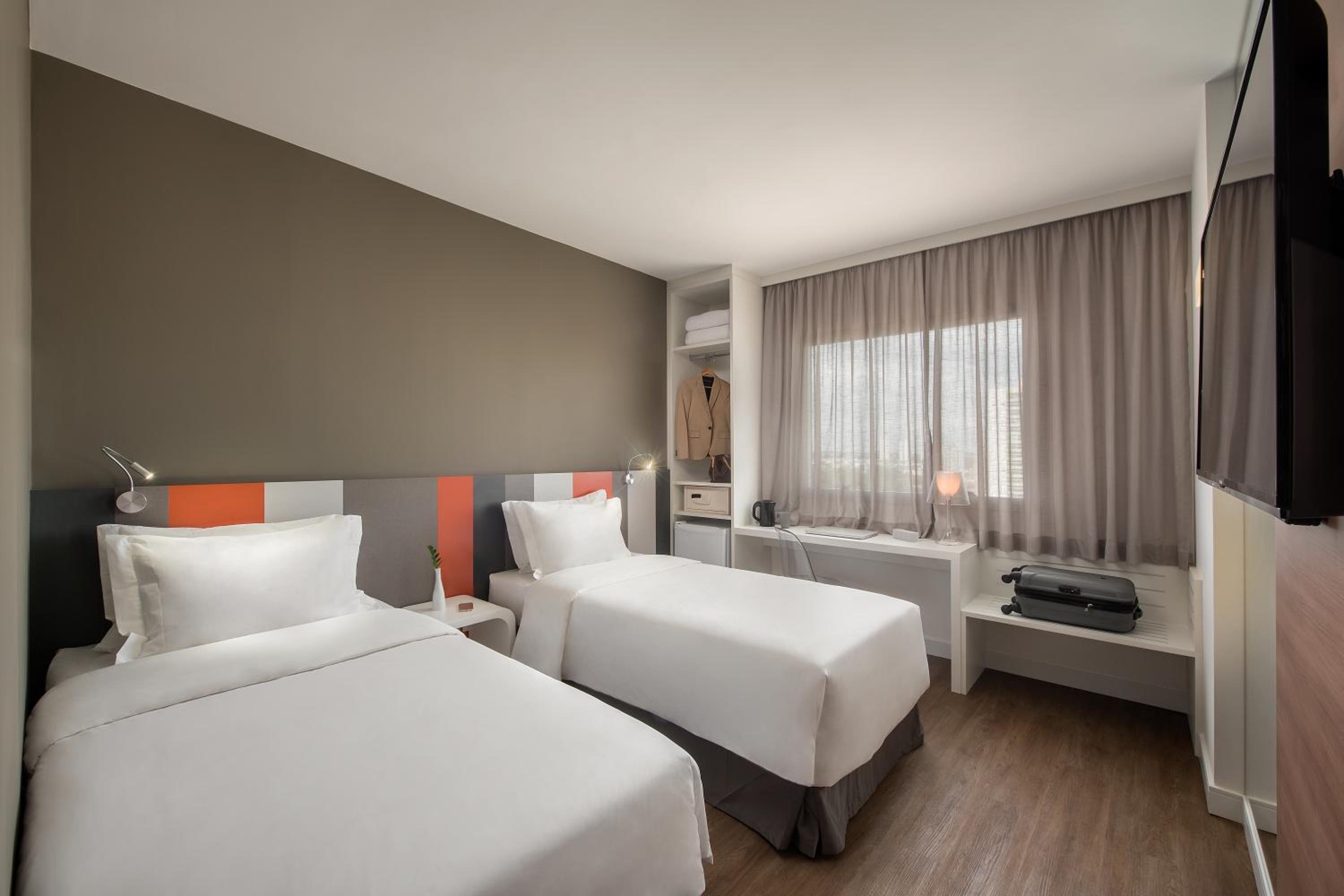 Deluxe Twin - 2 Single Beds