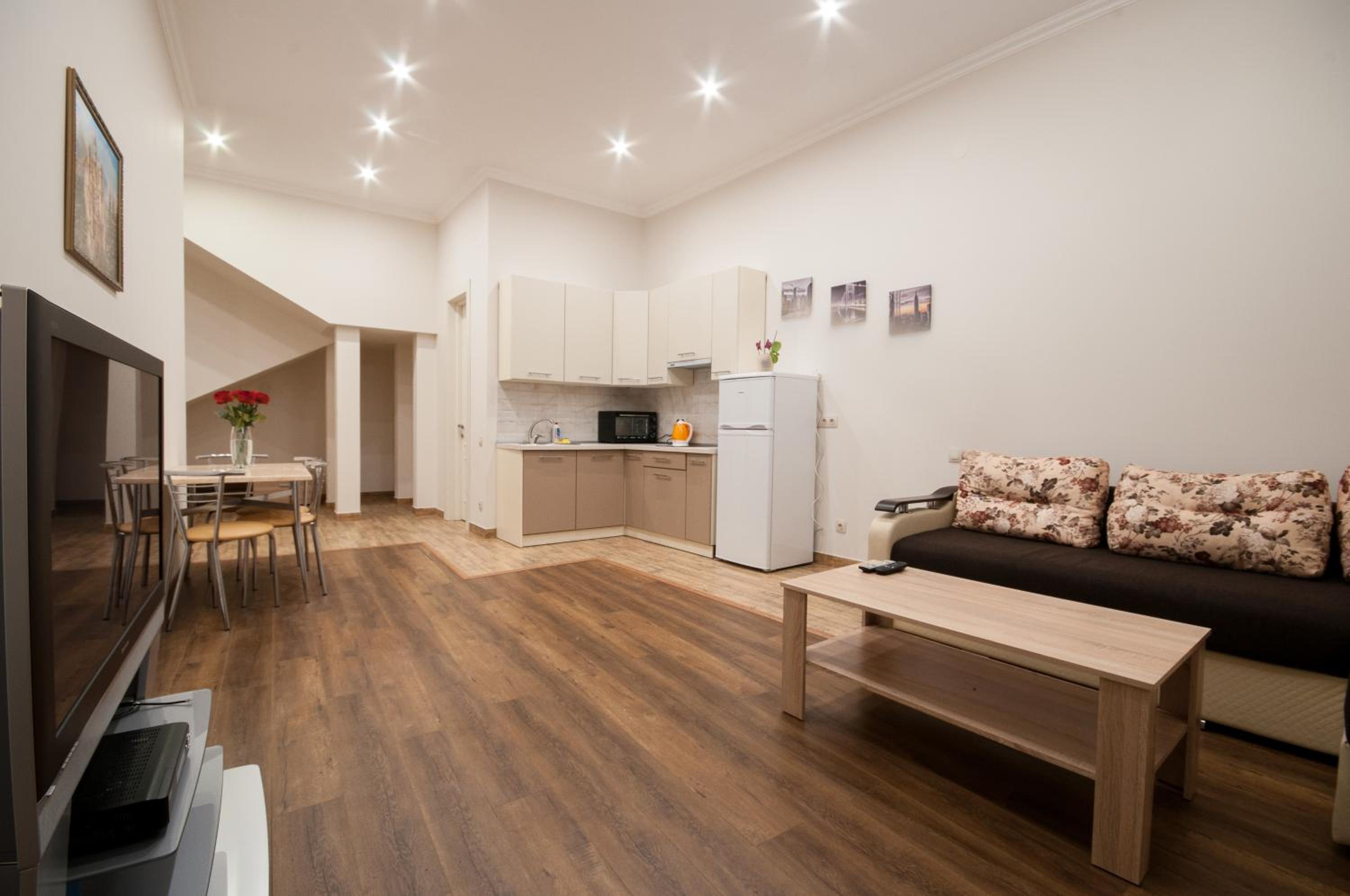 Apartment photo 2